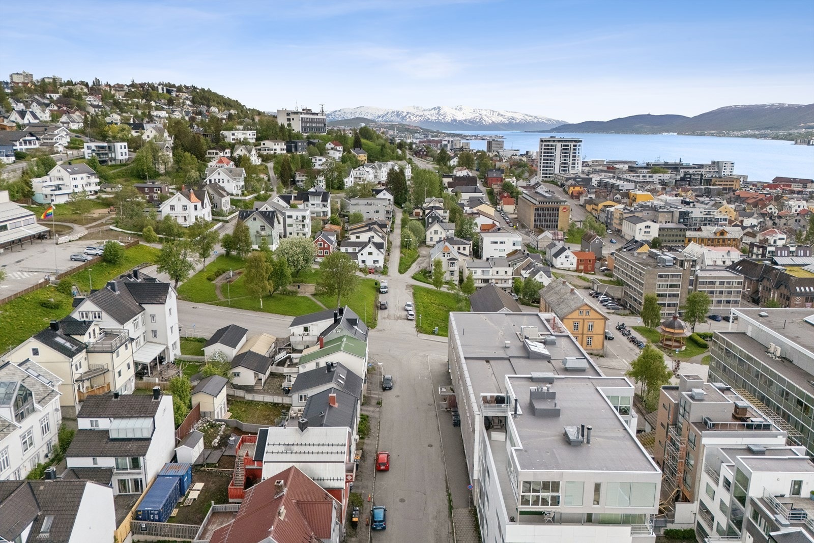 Selv om beliggenheten er sentral så er området skjermet for sentrumsstøy og ligger i en rolig gate med lite gjennomgangstrafikk Galleribilde