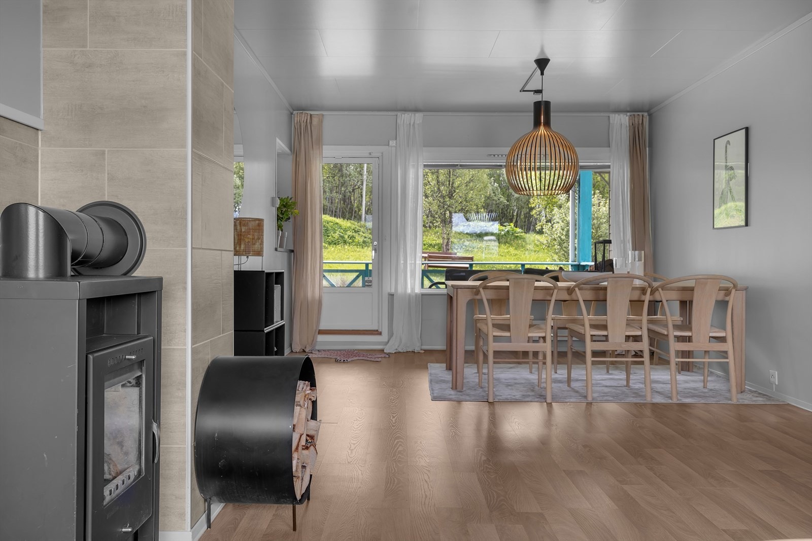 Vedfyring for kalde dager. Galleribilde