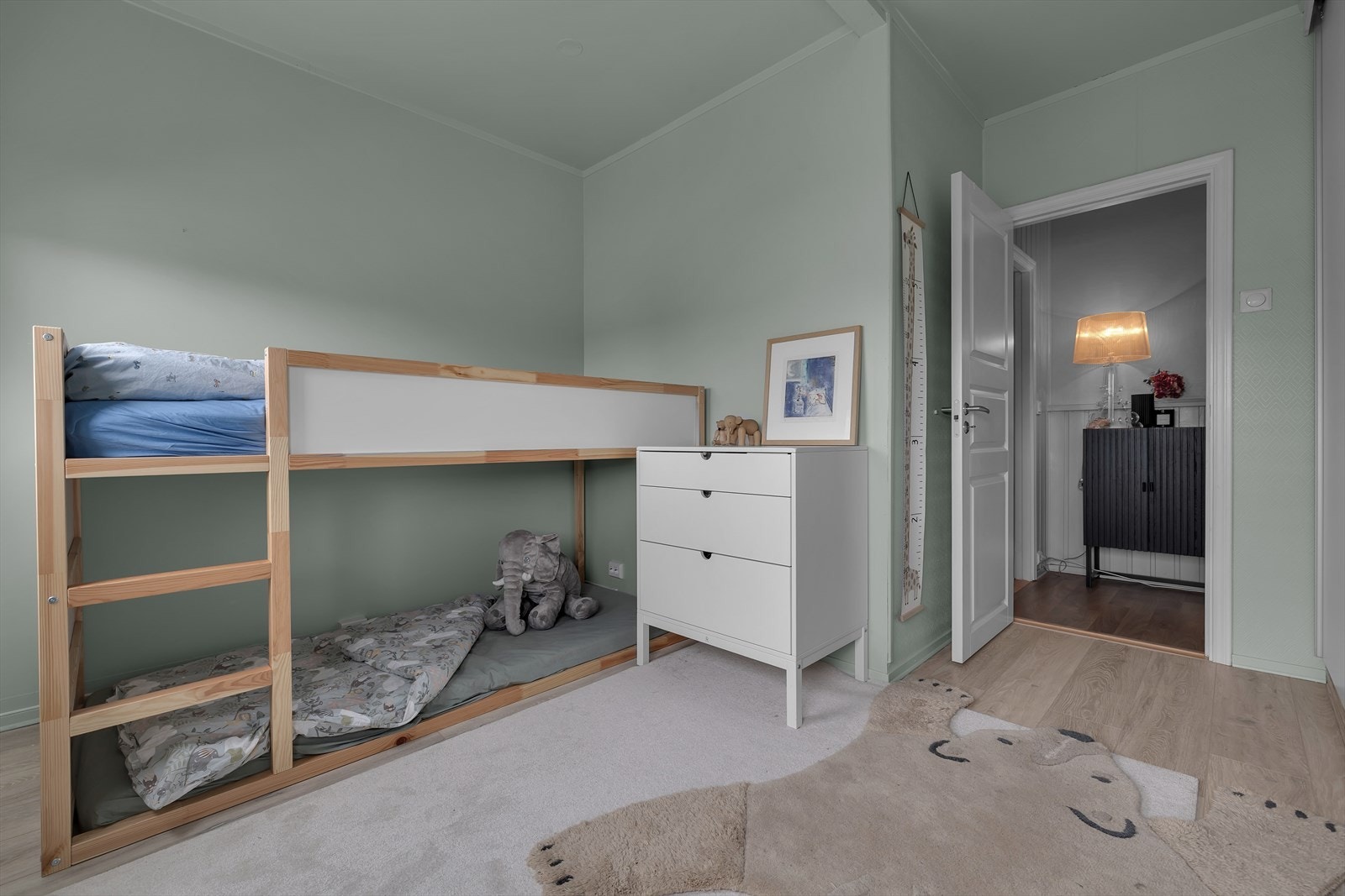 Passer ypperlig som barnerom, kontor eller gjesterom. Galleribilde