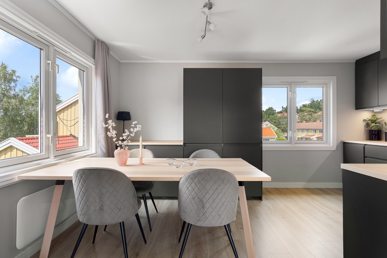 God plass til spisebord Galleribilde