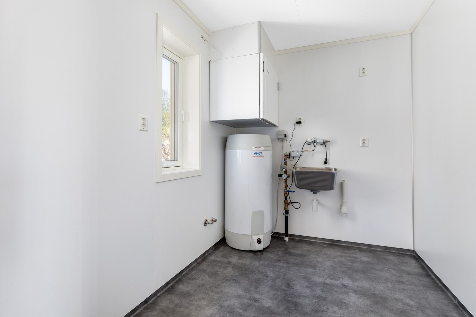 Praktisk bod/vaskerom i tilknytning til inngangspartiet. Galleribilde