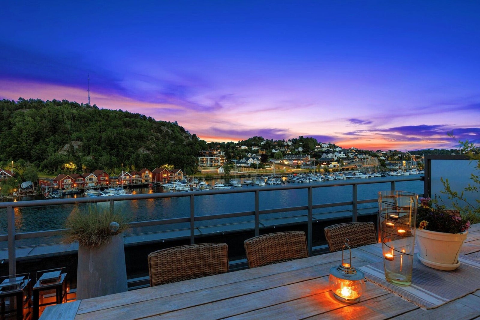 Sjøen er din nærmeste nabo. Et magisk sted å bo. Galleribilde