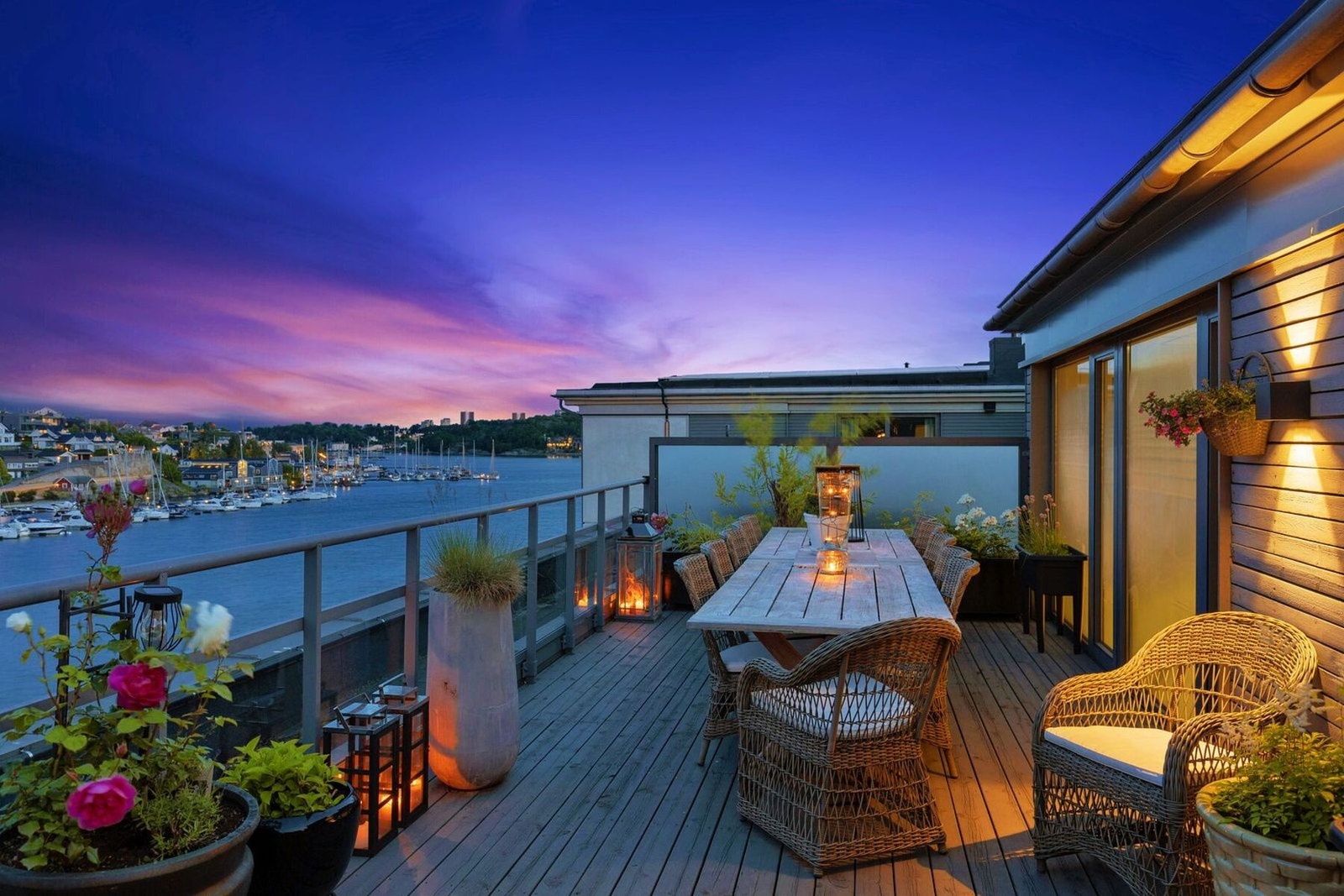 For et sted! Leiligheten har en fantastisk utsikt fra den store terrassen! Galleribilde