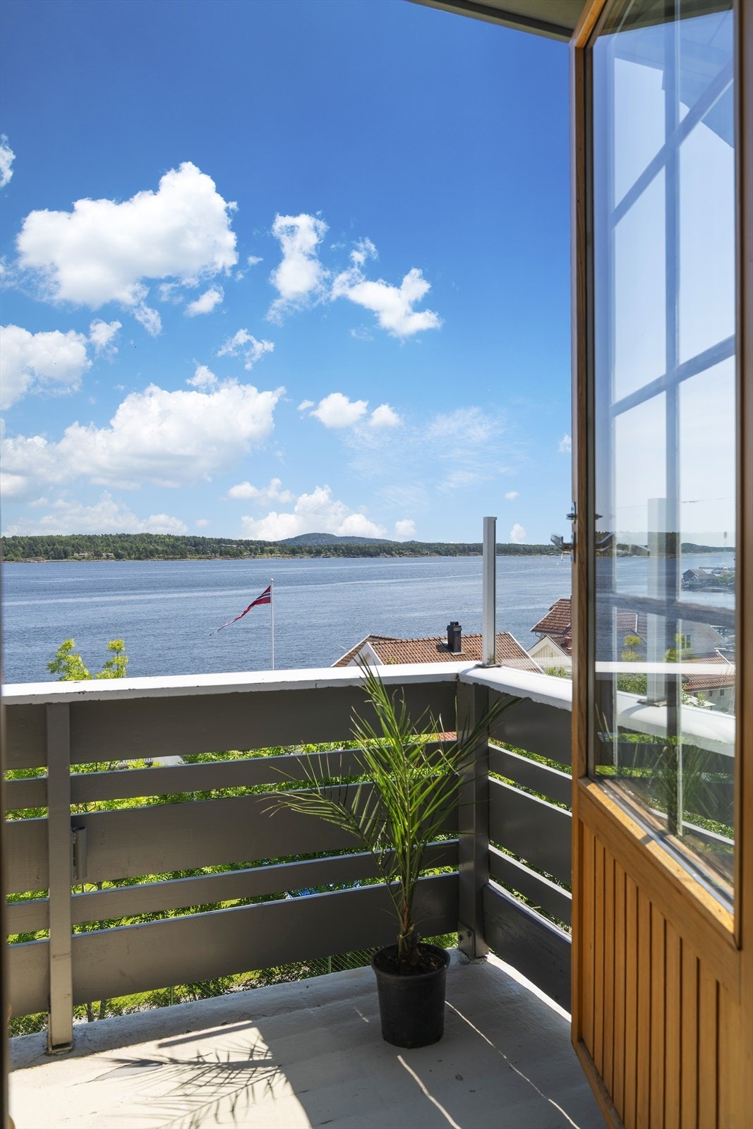 Utsikt fra balkong Galleribilde