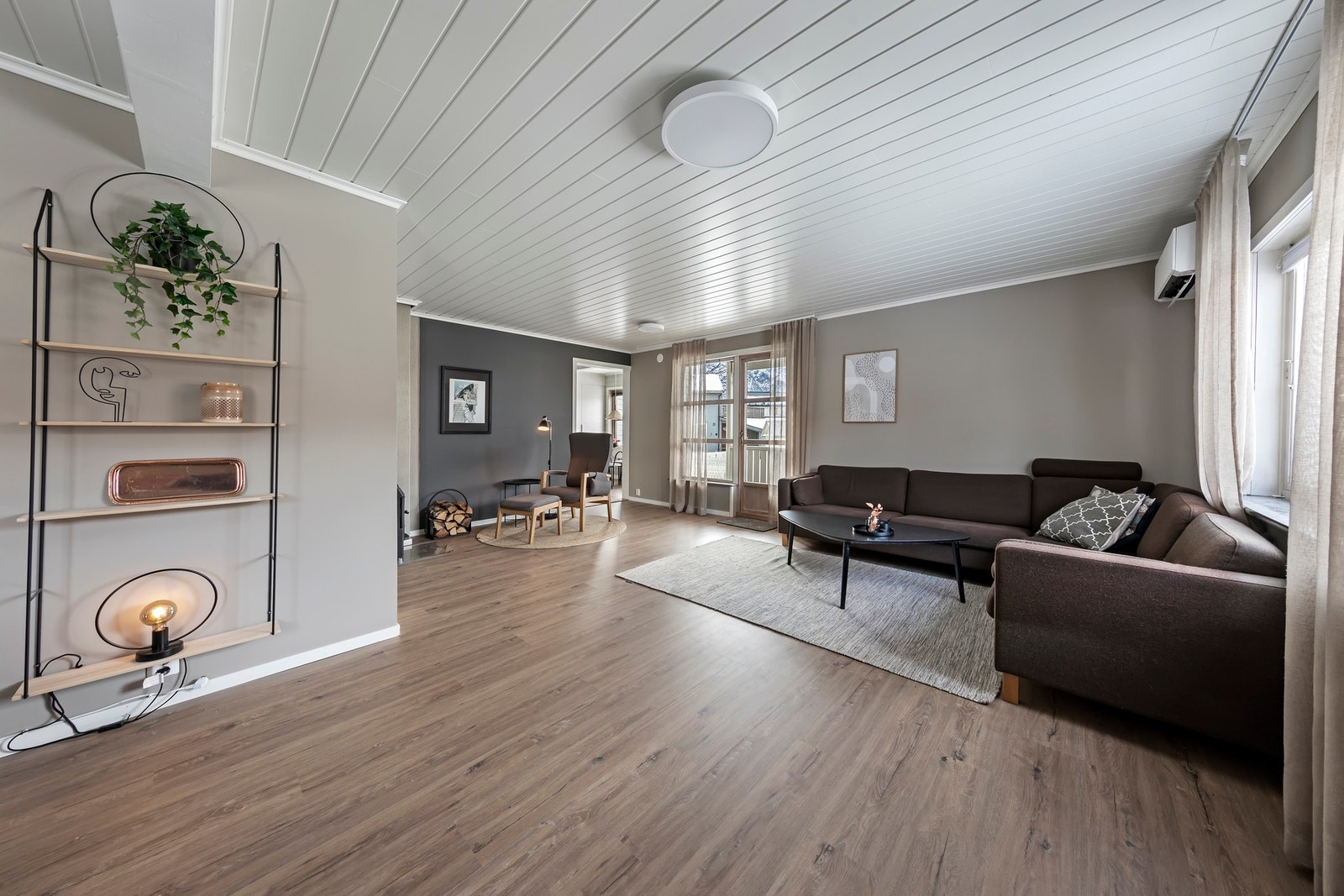 Stuen er overflateoppusset i 2024 Galleribilde