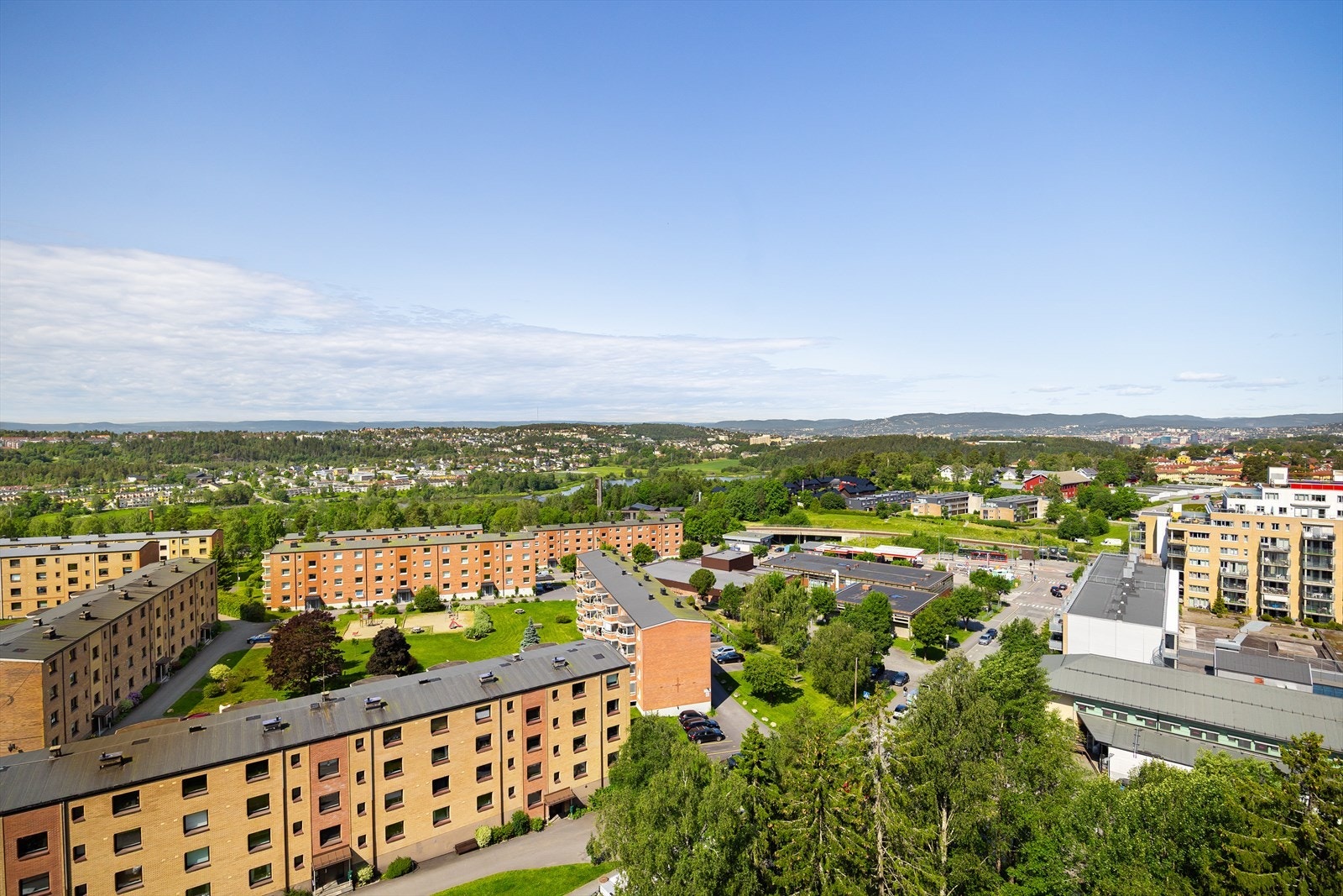 En gjennomgående og tiltalende 3-roms med fantastisk utsikt over byen. Galleribilde