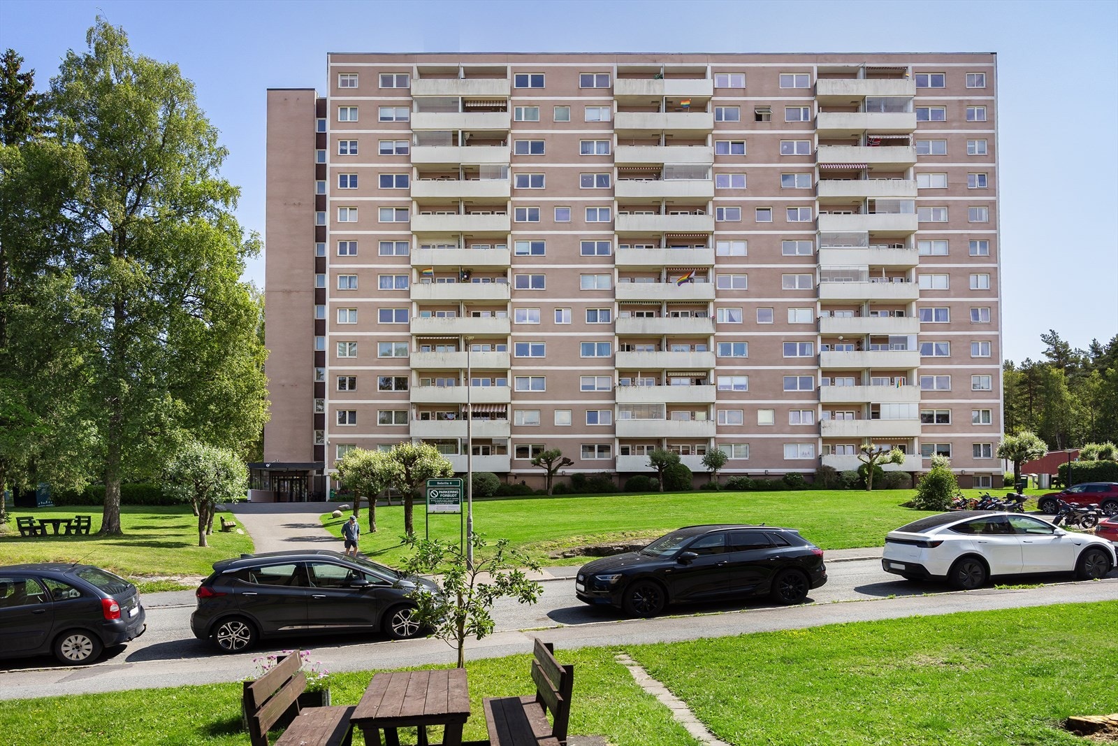 Flott beliggenhet i rolige omgivelser med kort vei til marka, offentlig transport og dagligvare. Galleribilde