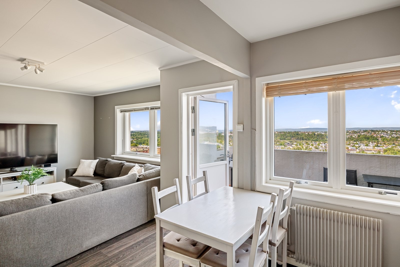 Her kan du spise koselige familiemiddager med fantastisk utsikt. Galleribilde