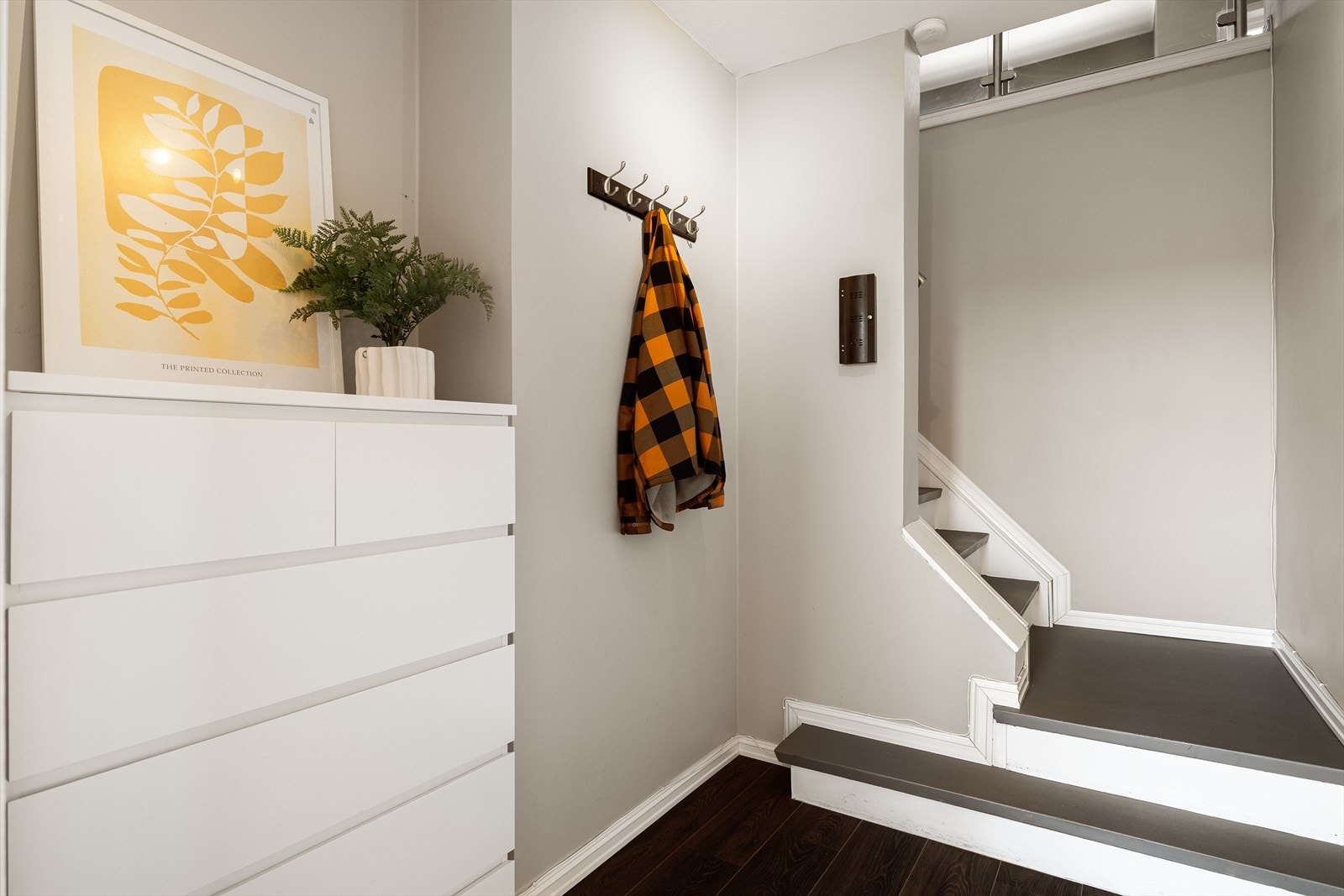 Entrè med plass til oppbevaring av sko og yttertøy. Galleribilde