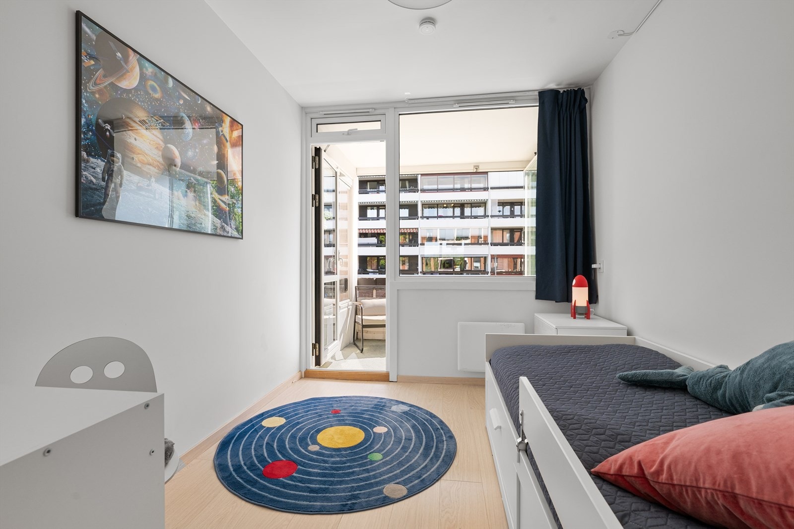 Utgang til innglassert balkong på ca. 4 m². Galleribilde