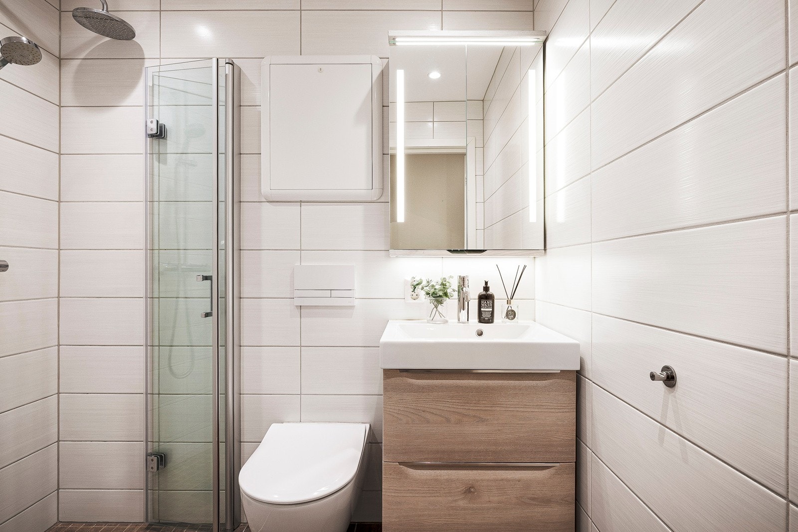 - Badet har opplegg for vaskemaskin - Galleribilde