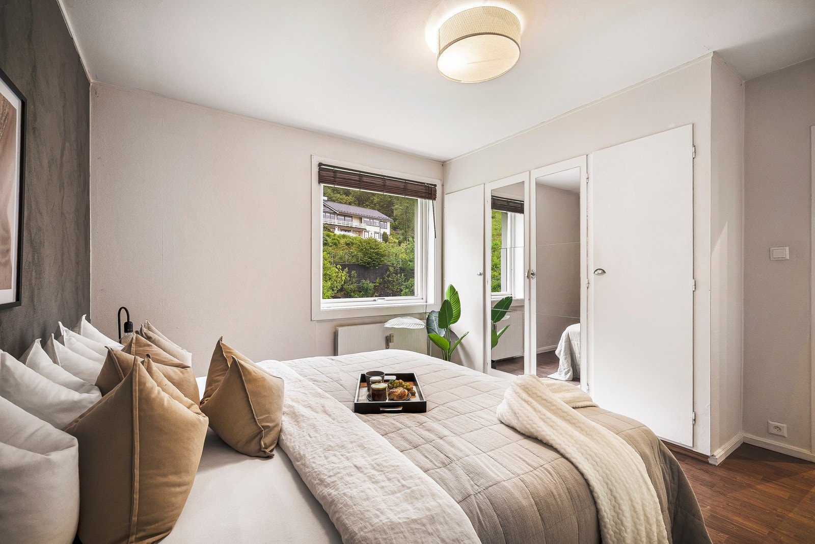 - Rommet har fin innebygget garderobe - Galleribilde