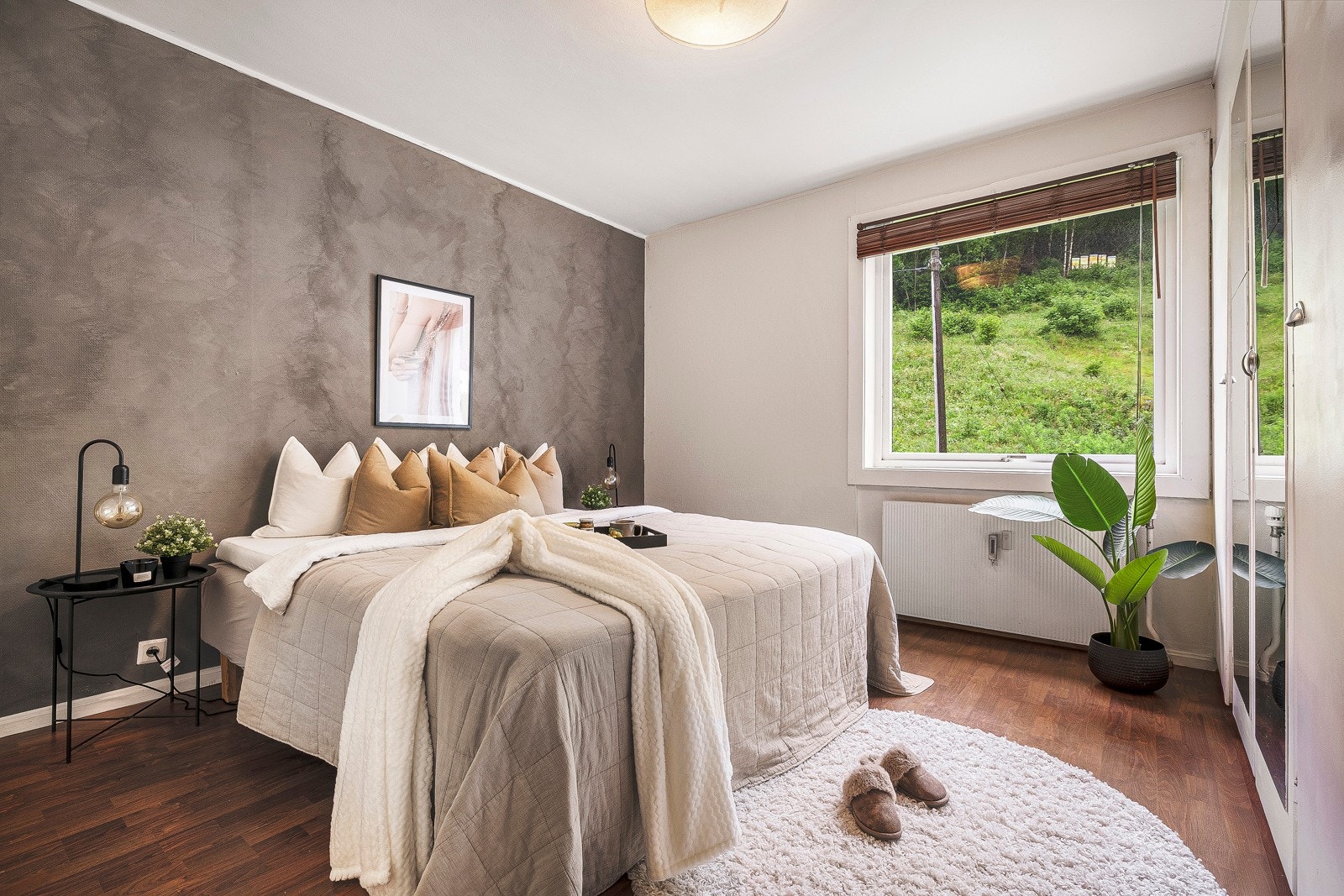 - Hovedsoverommet måler 14 kvm og har godt lysinnslipp - Galleribilde