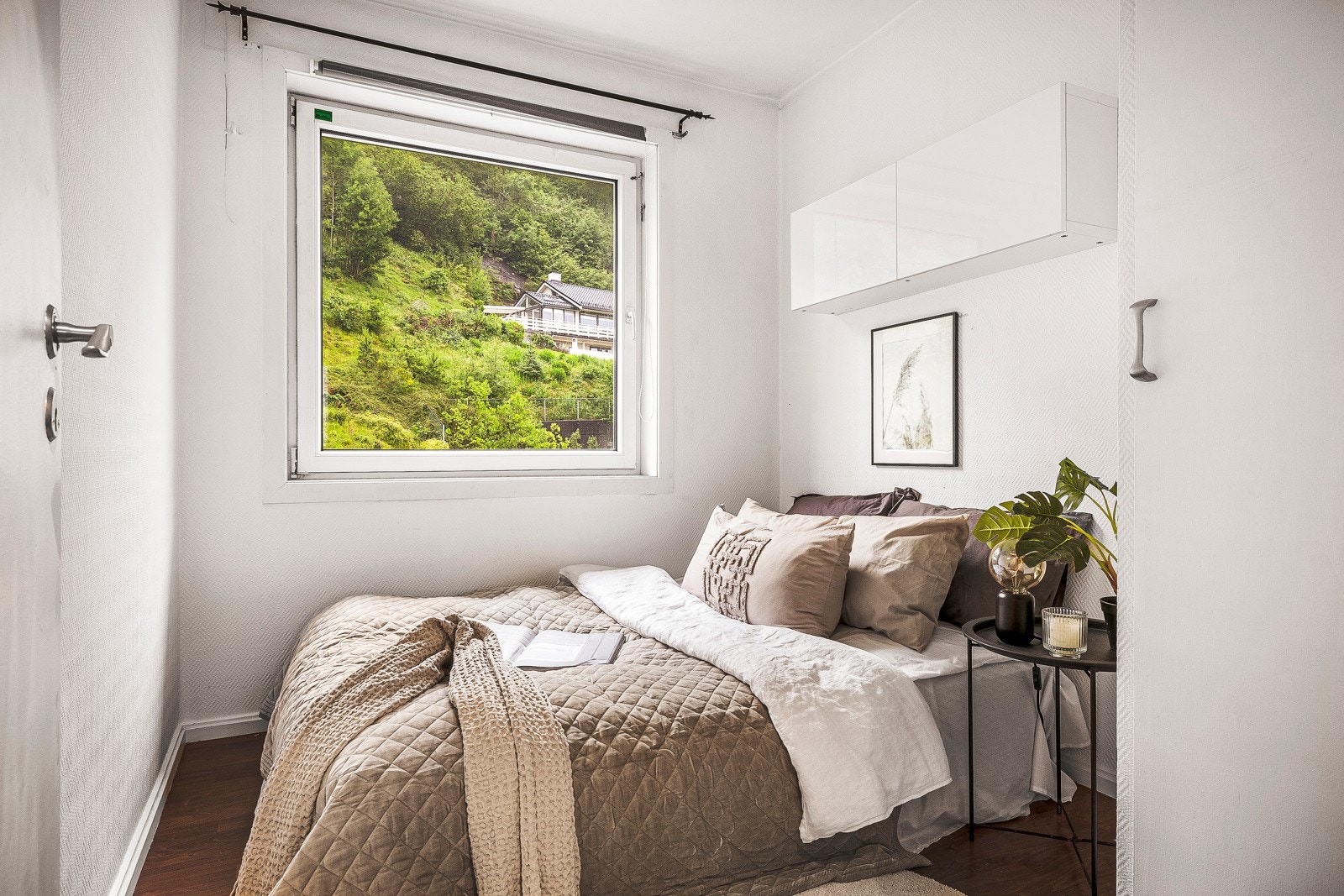 - Det andre soverommet egner seg godt som barnerom, kontor eller gjesterom - Galleribilde