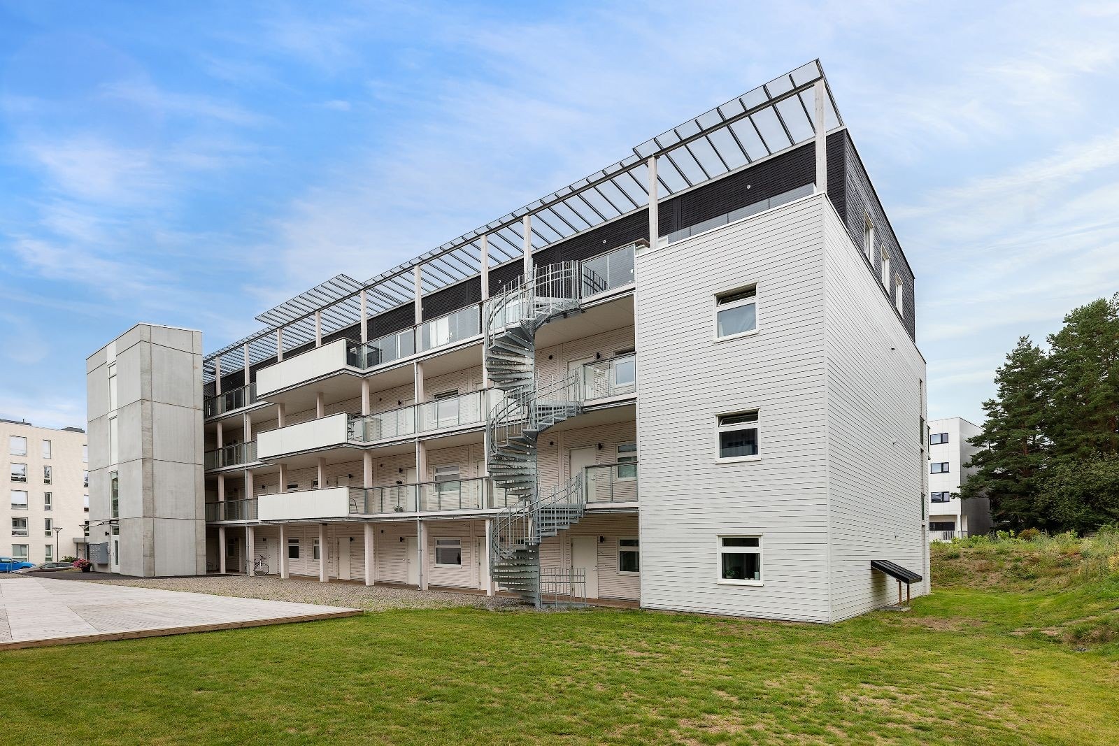 Fasade - flott leilighet med stille beliggenhet på enden av bygget. Galleribilde