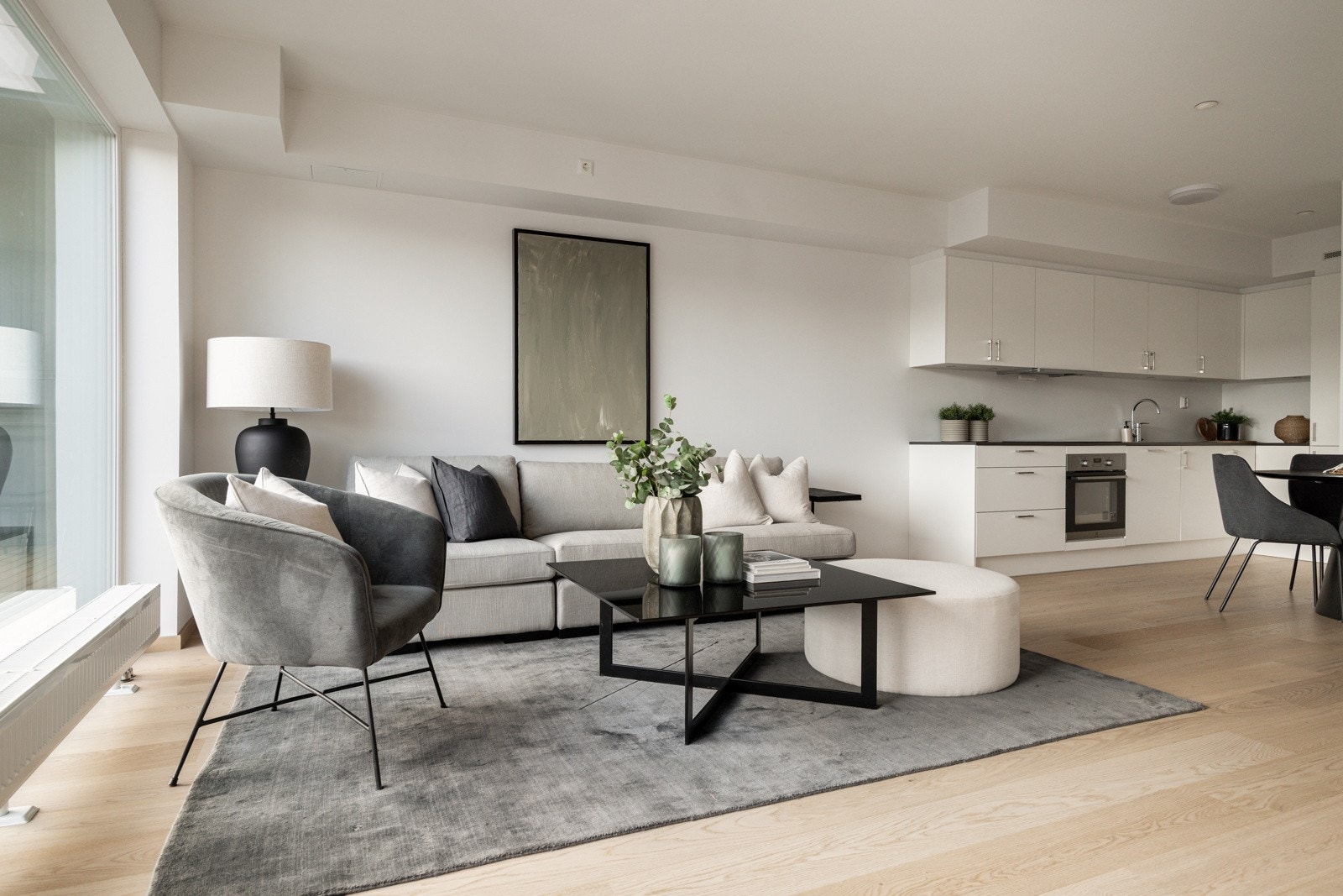 Det er god plass til sofaløsning med tilhørende møblement. Galleribilde