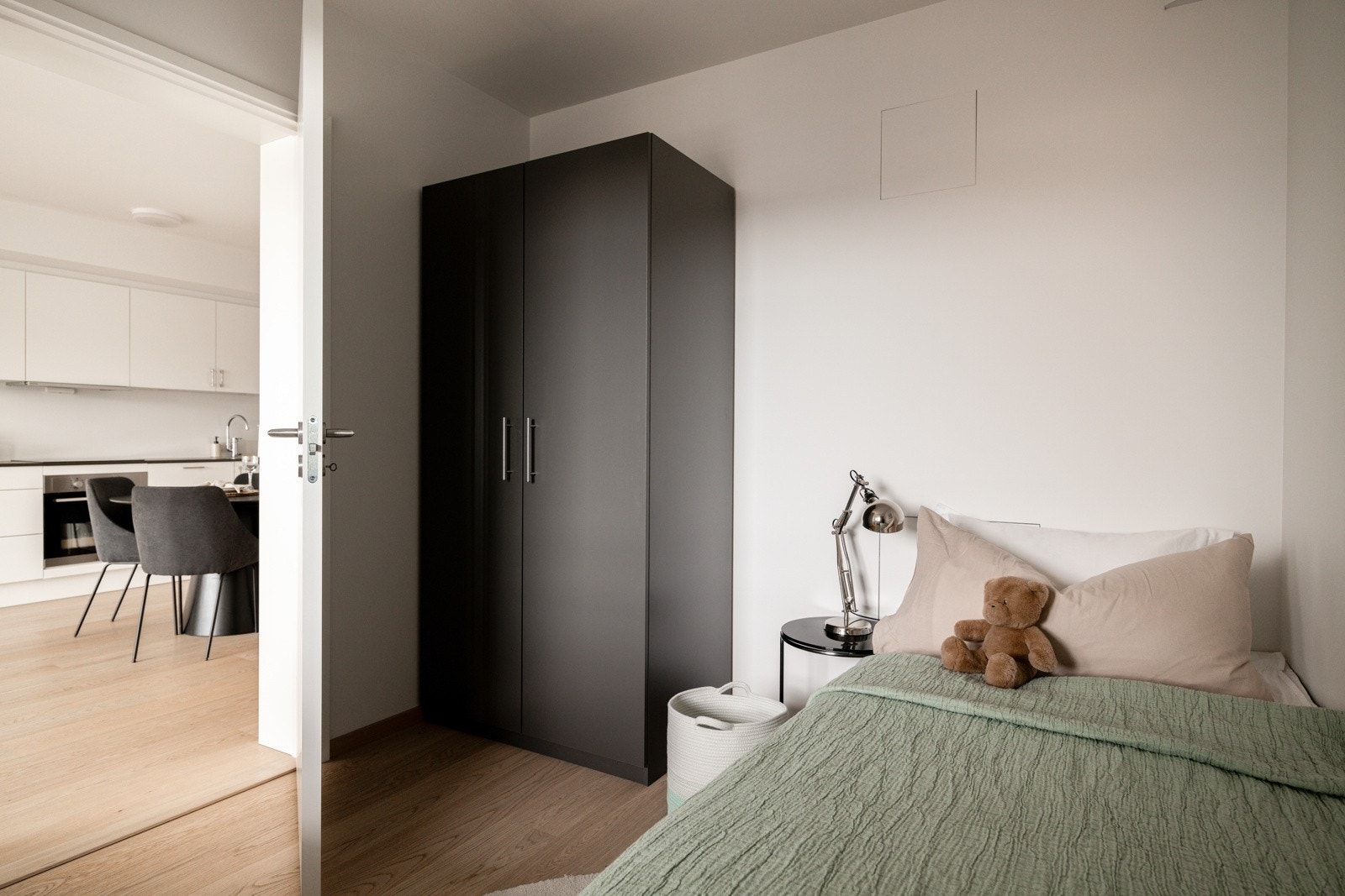 Rommet passer utmerket som barnerom, gjesterom eller hjemmekontor. Galleribilde