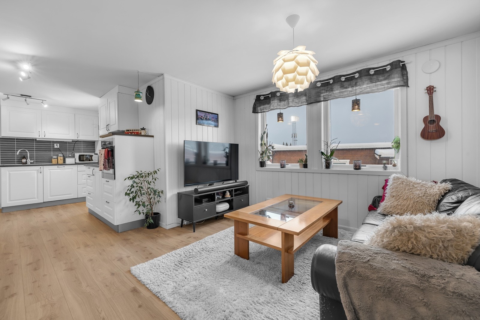 I underetasjen er det en godkjent utleiedel med egen inngang. Galleribilde