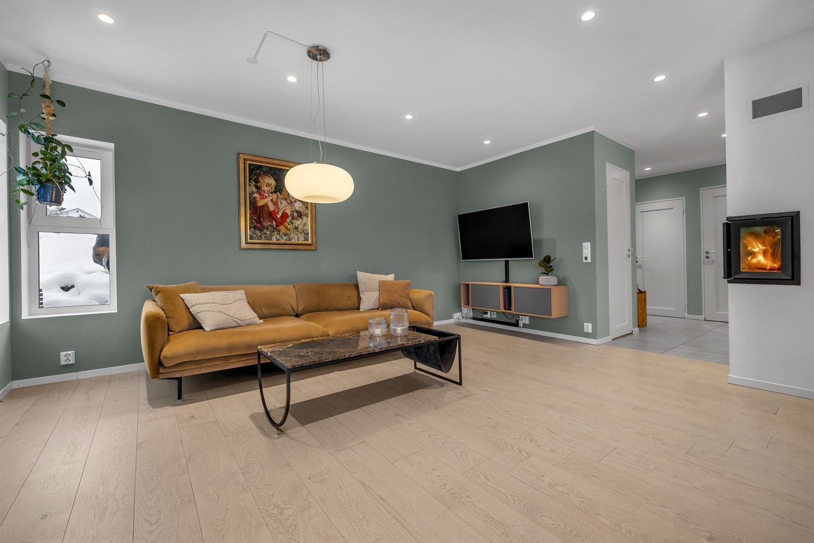 Vedfyring til kalde vinterkvelder. Galleribilde