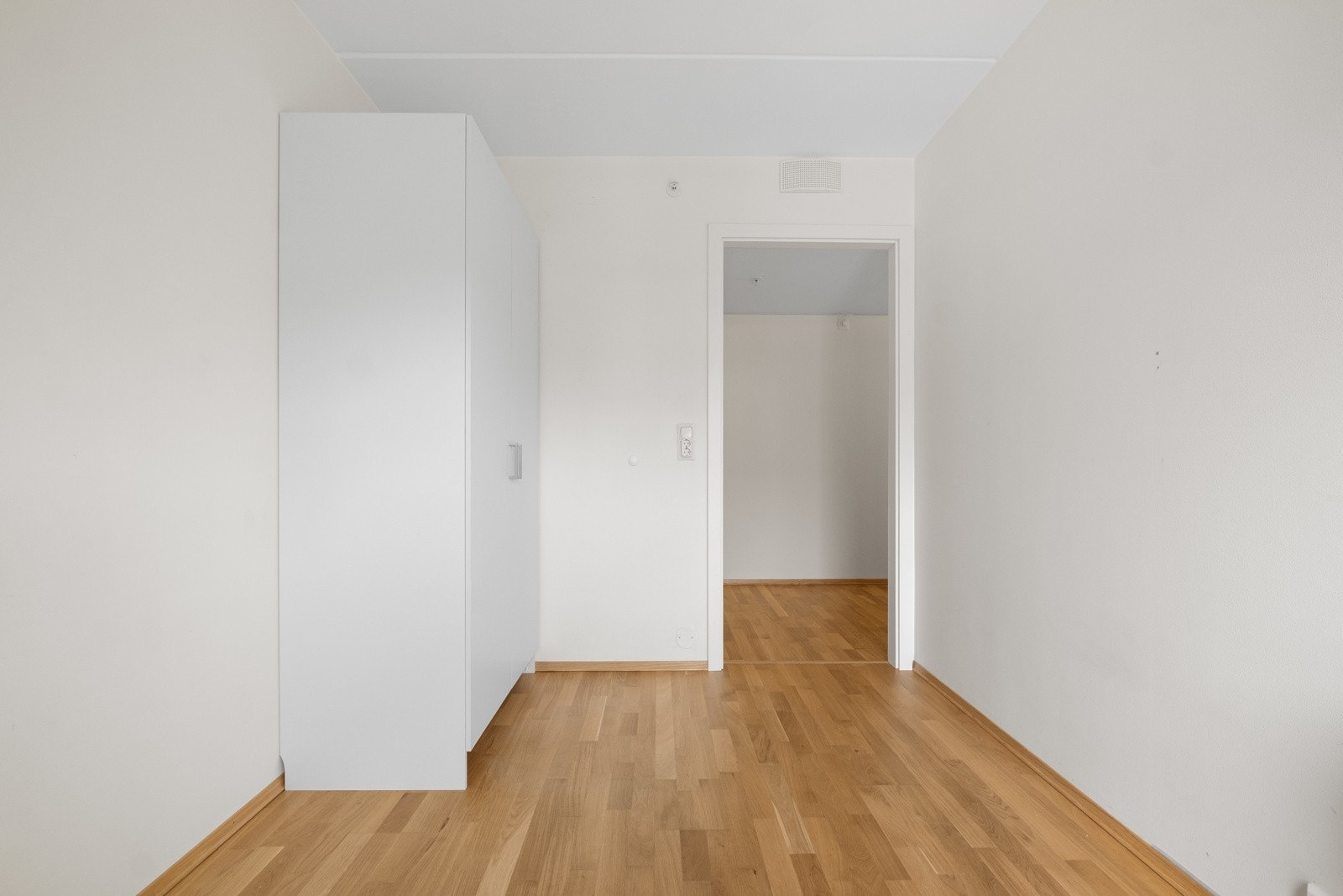 Alle rom er utstyrt med garderobe. Galleribilde