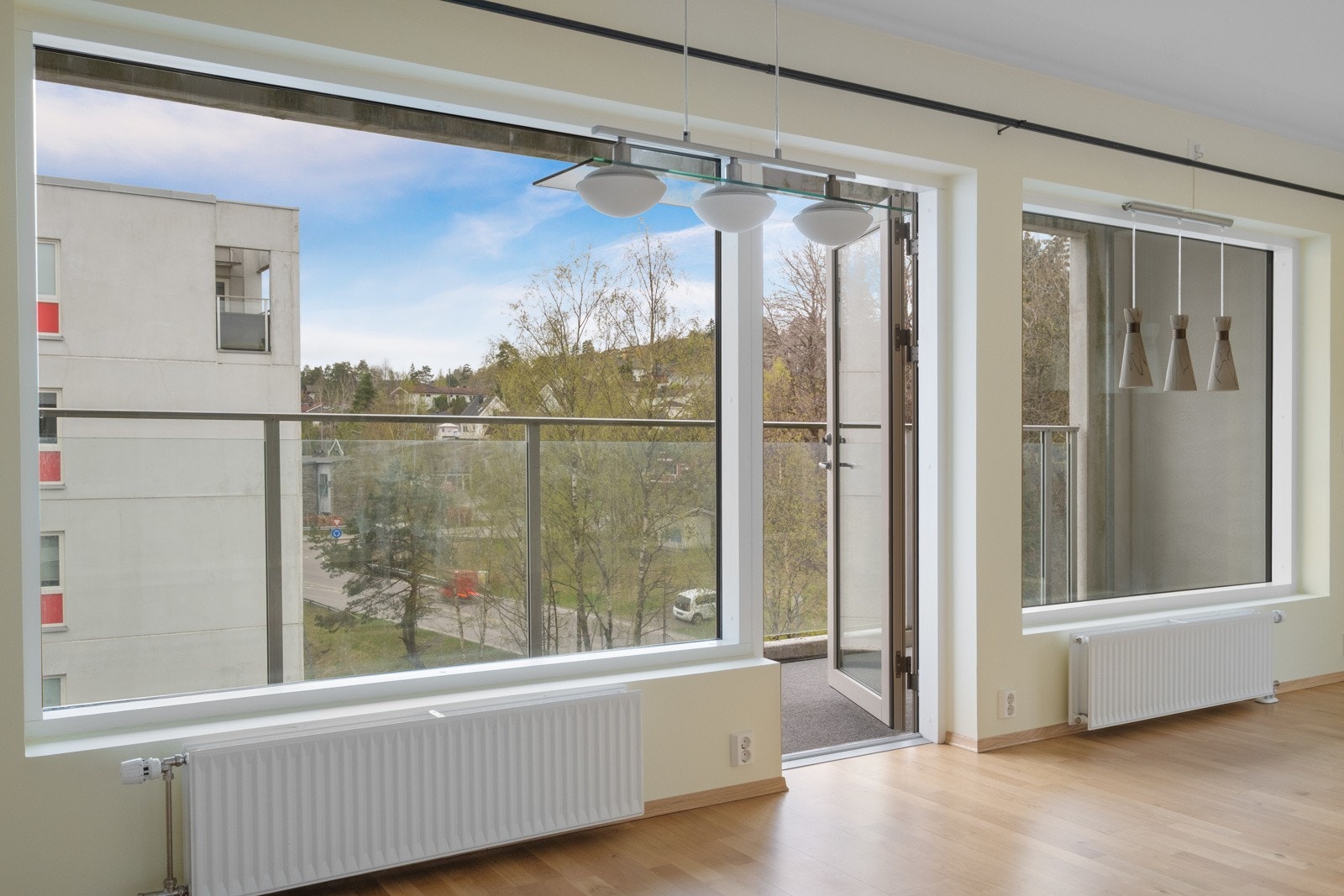 Adkomst til sørvendt balkong på ca. 14 m². Galleribilde