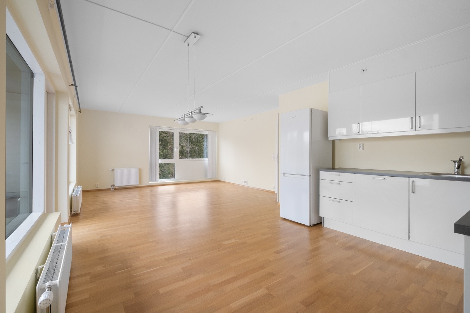 Rommet måler ca. 34 m². Galleribilde