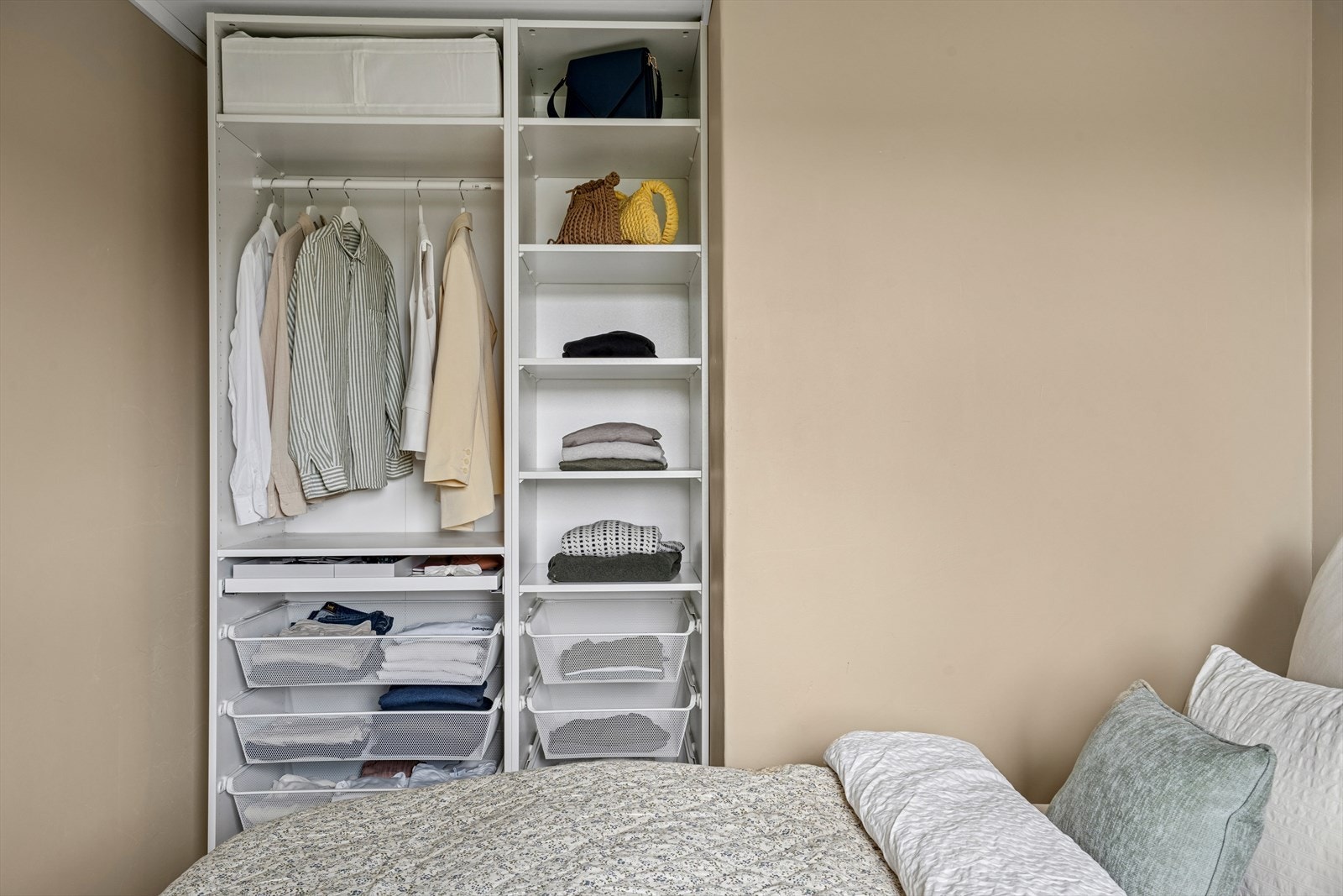 Nisje for garderobeskap som følger med boligen Galleribilde