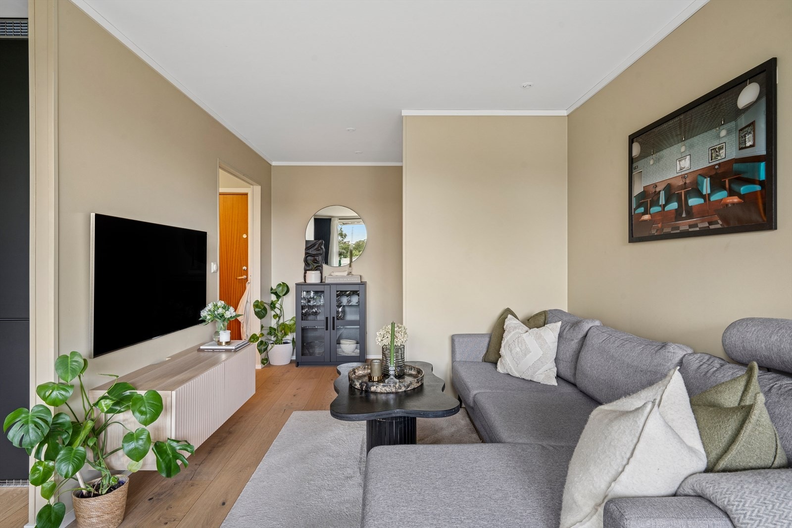 Bak veggen skjuler det seg enda mer oppbevaring Galleribilde