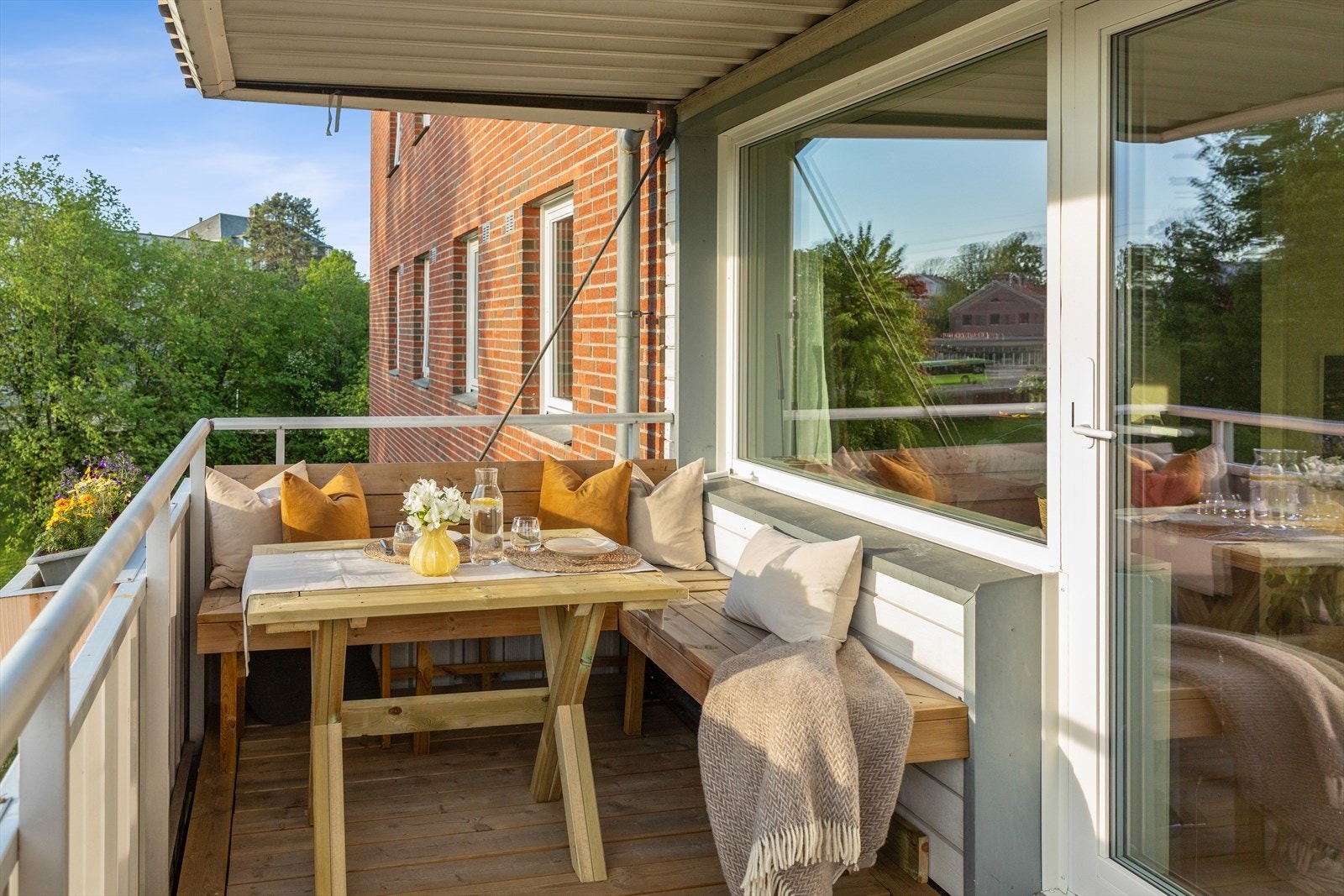 Innredningen er plassbygget og følger med salget Galleribilde