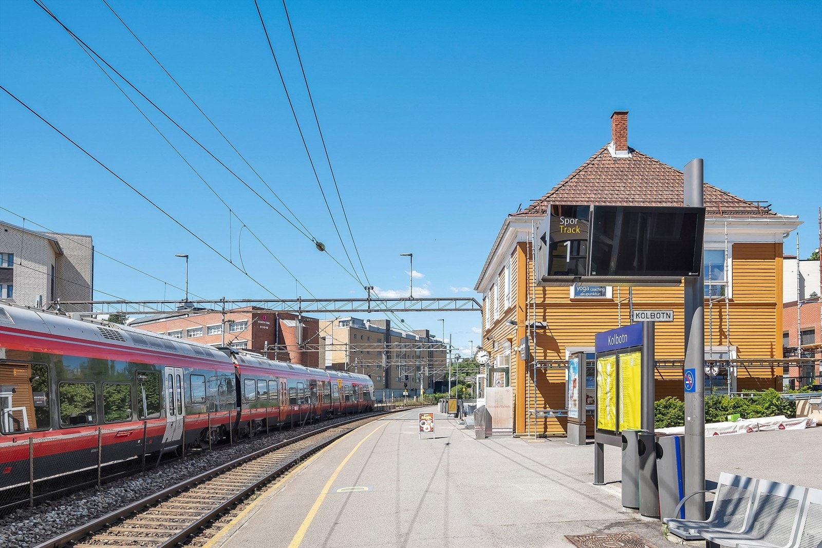 Togforbindelse fra Kolbotn stasjon mot Oslo og Ski Galleribilde