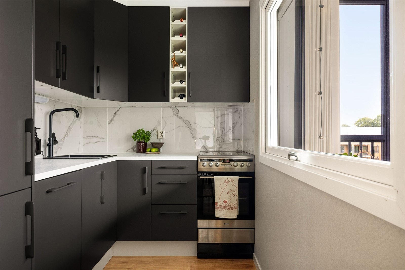MODERNE KJØKKEN: Trend Graphite er et tøft og minimalistisk kjøkken fra Epoq. Galleribilde