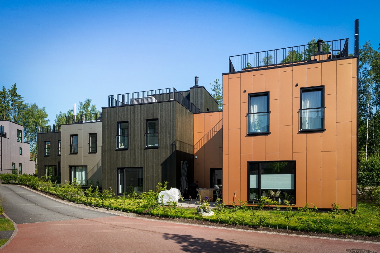 Boligen ligger på Dyst - et nytt boligprosjekt i naturskjønne, barnevennlige omgivelser i Ås. Det medfølger 1 p-plass i felles underliggende garasjeanlegg. Galleribilde