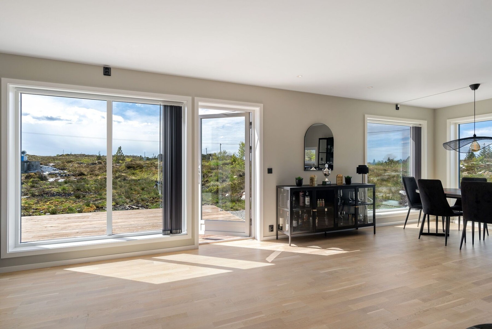 Fra stuen har man utgang til terrasse på ca. 35 kvm. Galleribilde