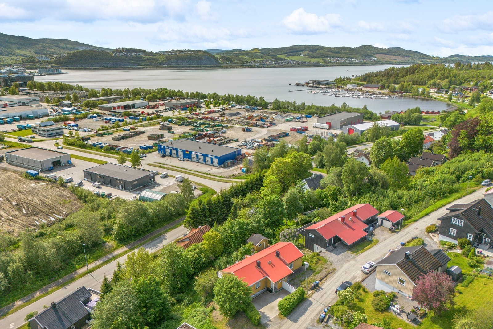 Rusleavstand til småbåthavn i Bogen og strand i Søndre Egge. Galleribilde