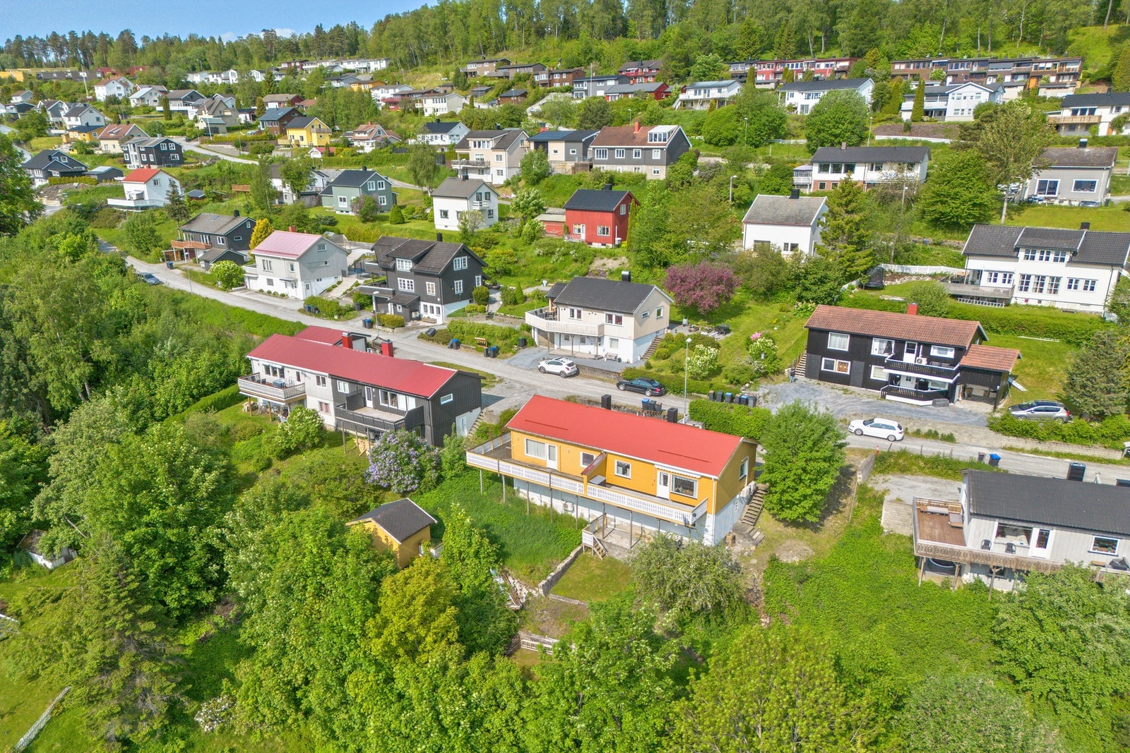 Gangavstand til fine turområder samt skoler og idrettsanlegg på Egge. Galleribilde