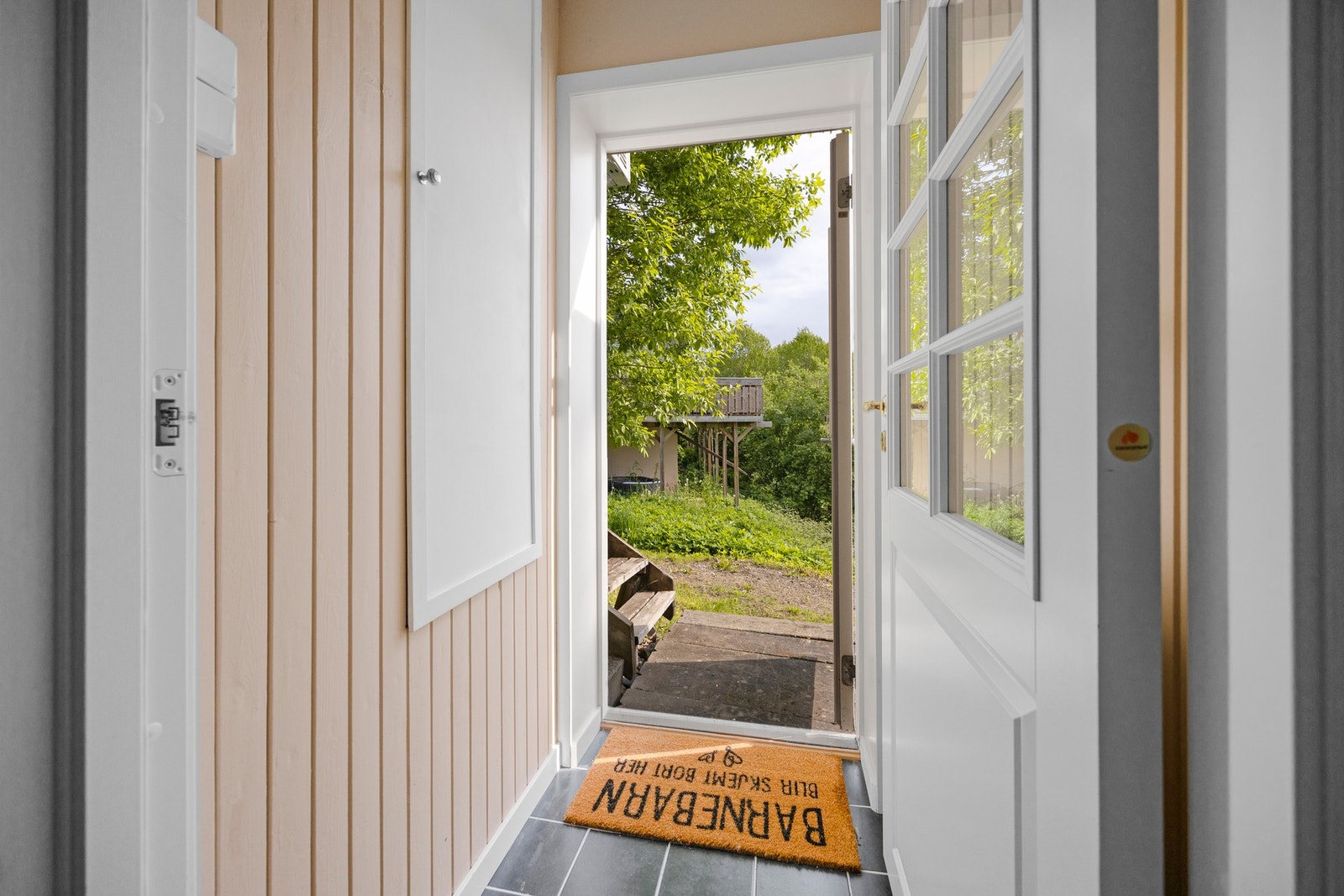 Entré - ca 1 kvm. Galleribilde