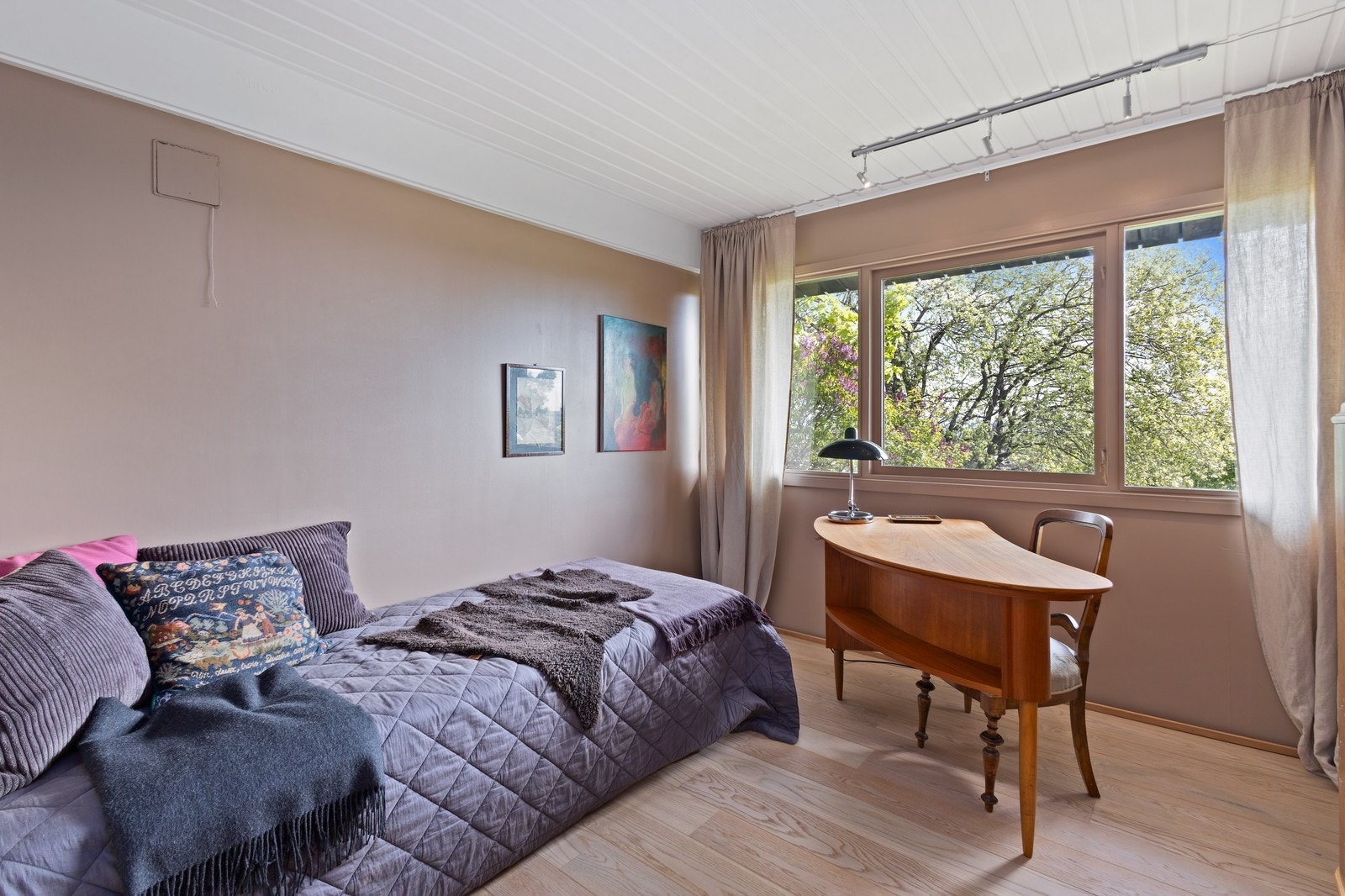 Soverom nr. 2/kontor i 1 etasjen. Galleribilde