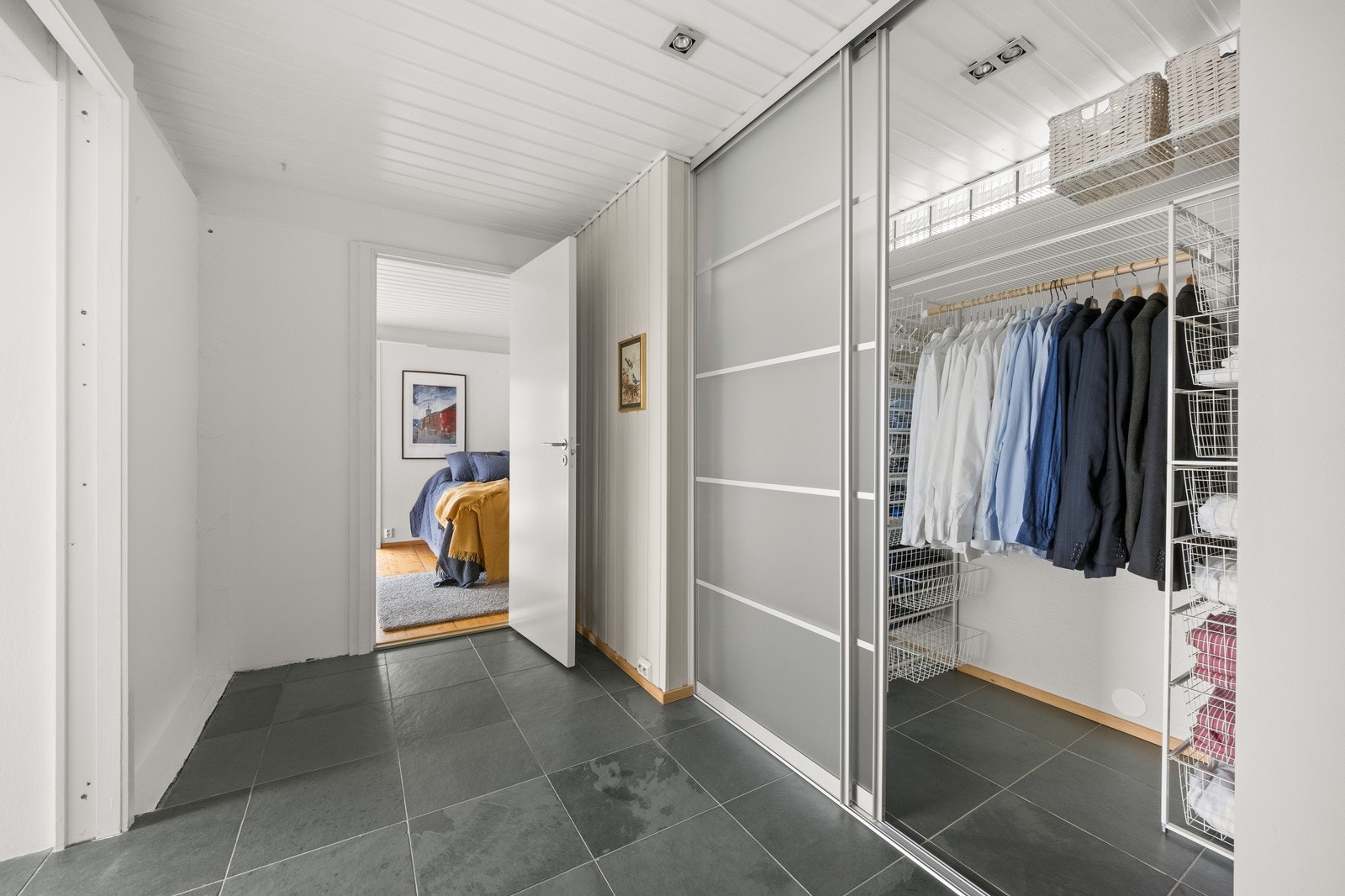 Mellomgang i underetasjen. Galleribilde