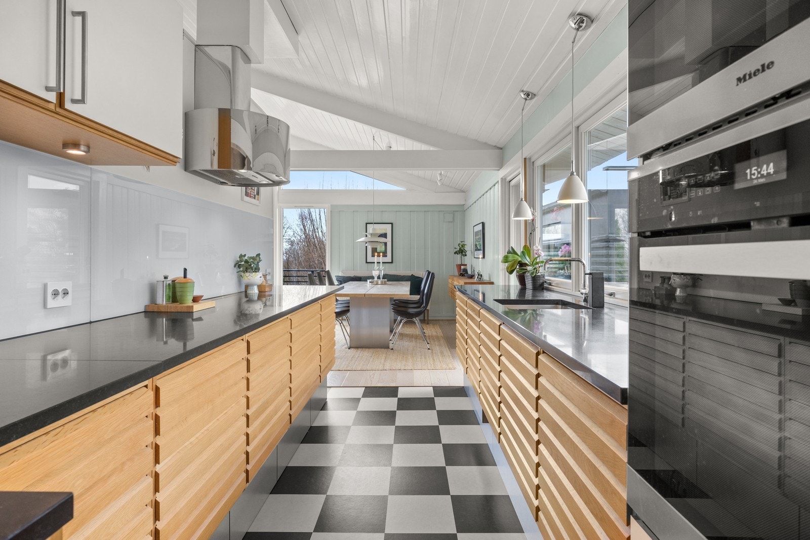 Kjøkken fra Unoform! Benkeplate av stein. Galleribilde