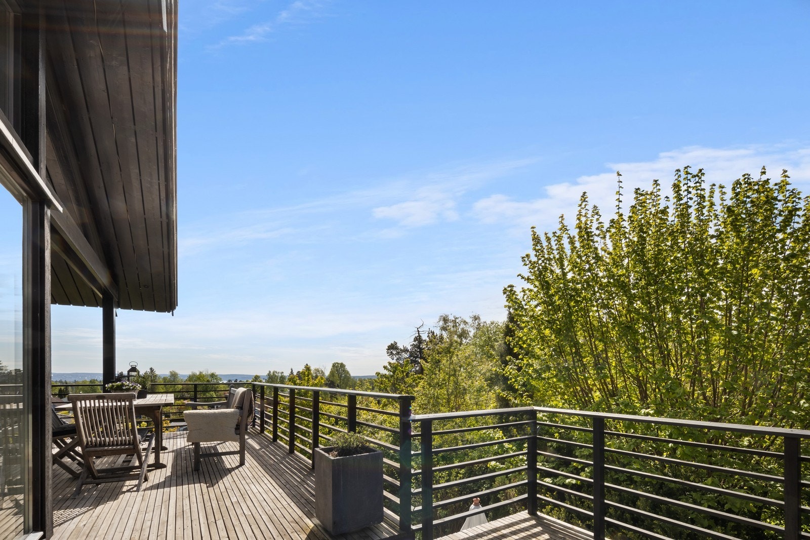 Nydelig uteområde, terrassen ut fra stuen! Galleribilde