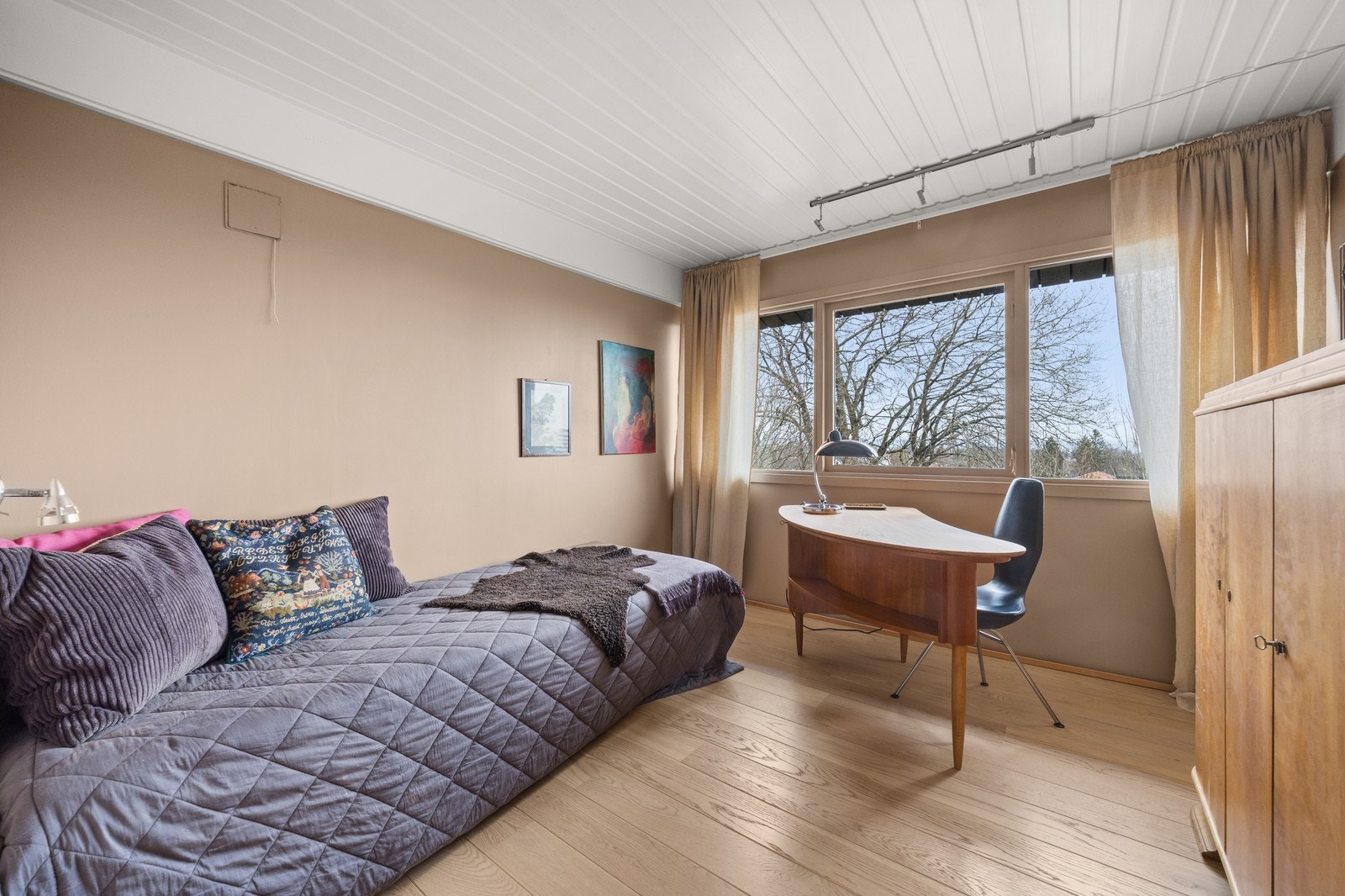 Soverom nr.2 / kontor i 1 etasje. Galleribilde