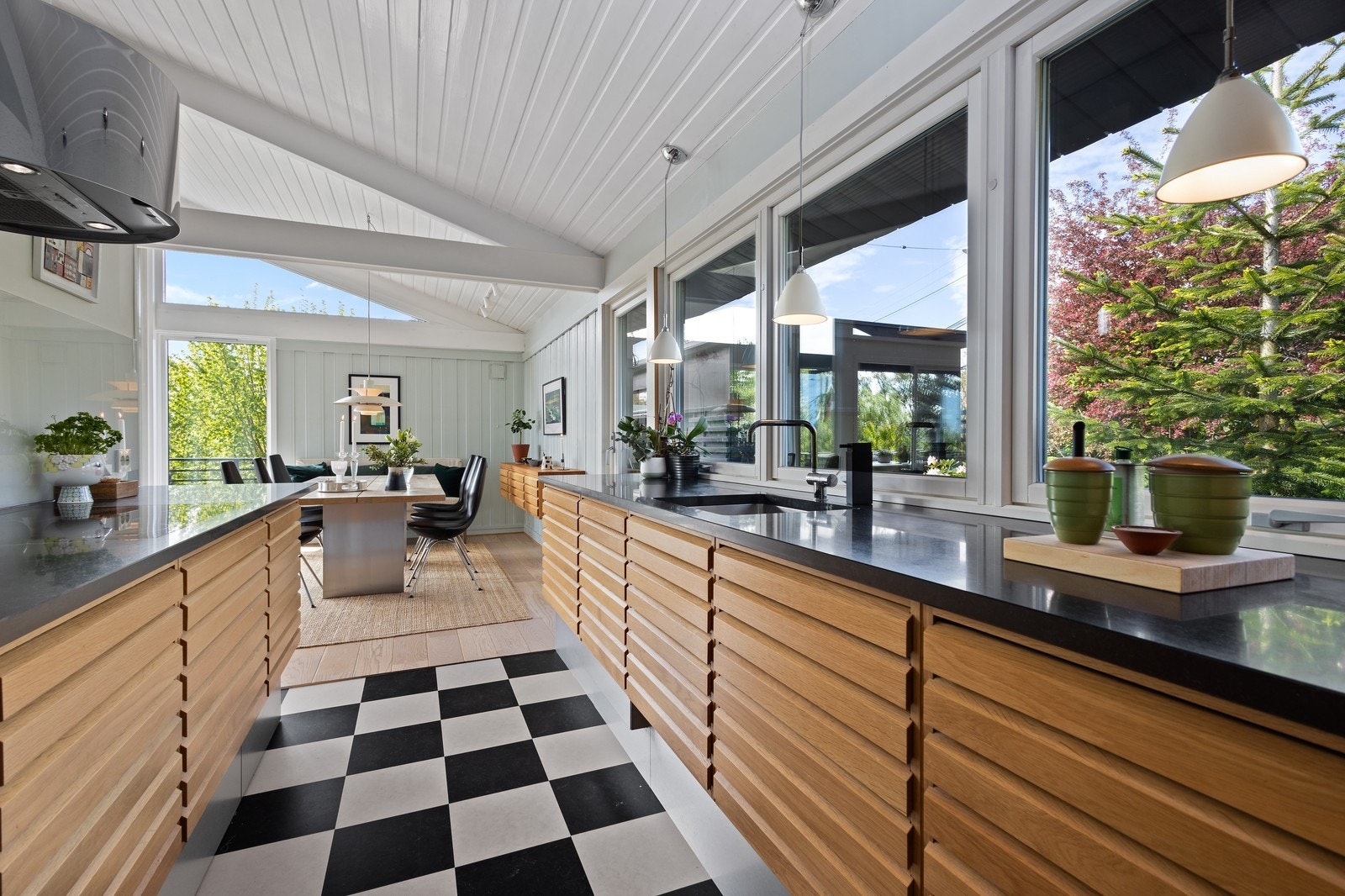 Kjøkken - med integrerte hvitevarer fra Miele. Galleribilde