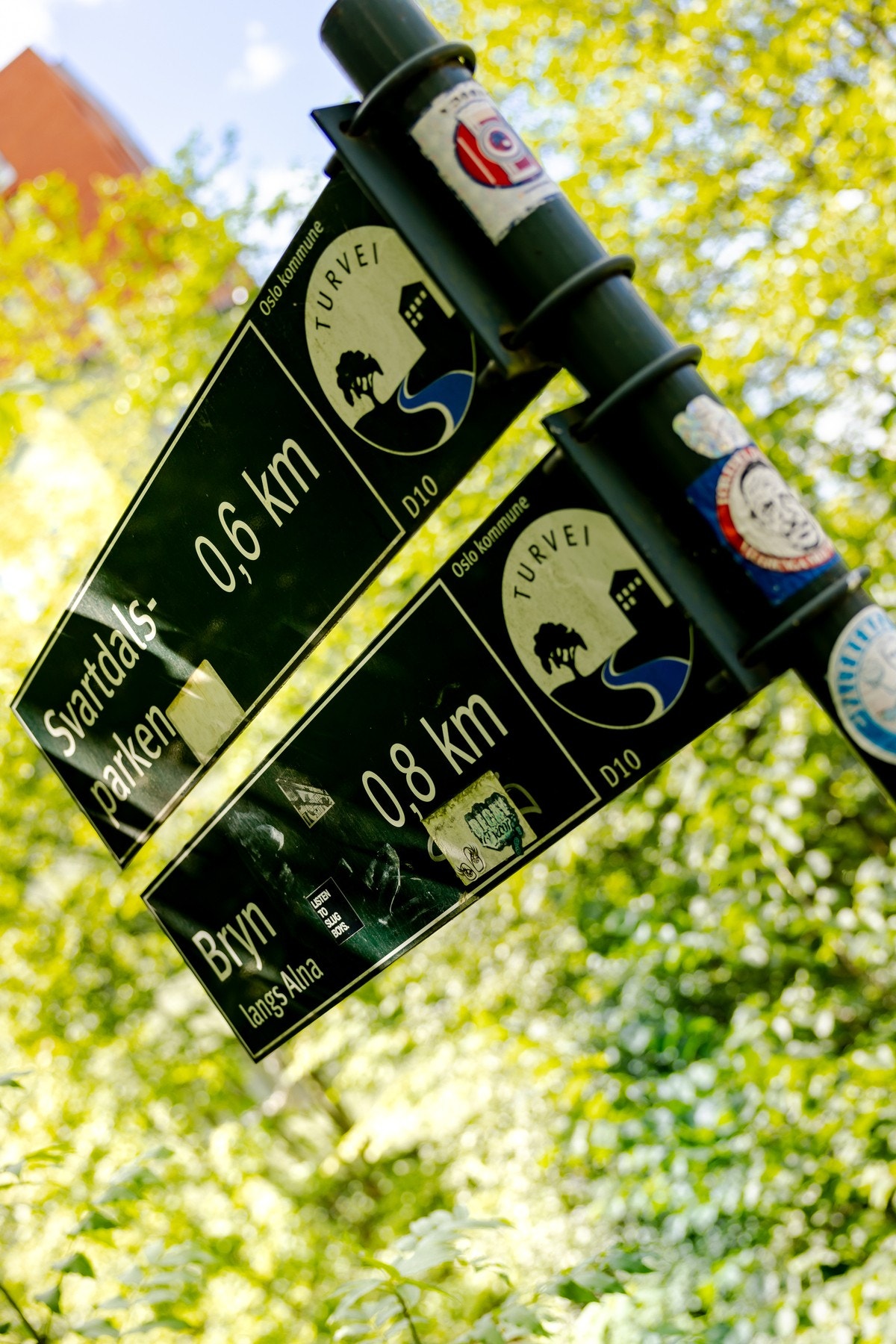 Bare 5.minutters gange fra boligen har du tilgang til Svartdalsskogen som er Oslos siste urskog har fine turstier og er et ypperlig sted for å ta seg en joggetur. Galleribilde