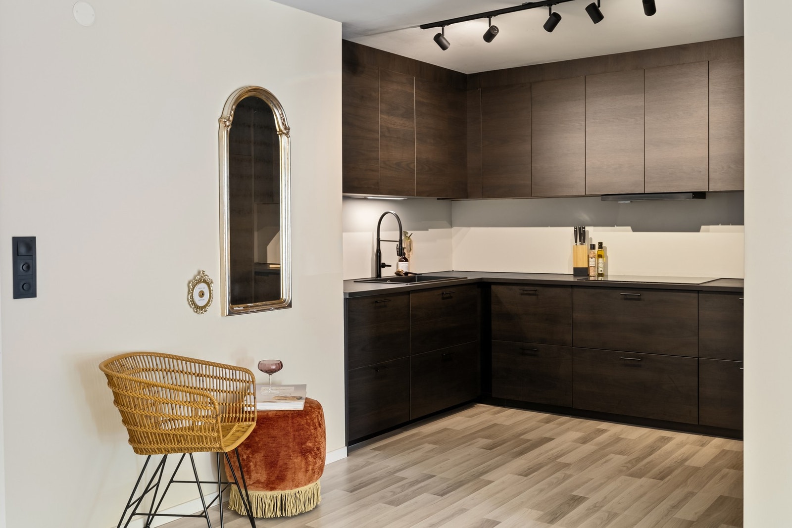 Varmtvannsbereder på 120 liter fra 2022 - plassert i kjøkkenbenken. Galleribilde