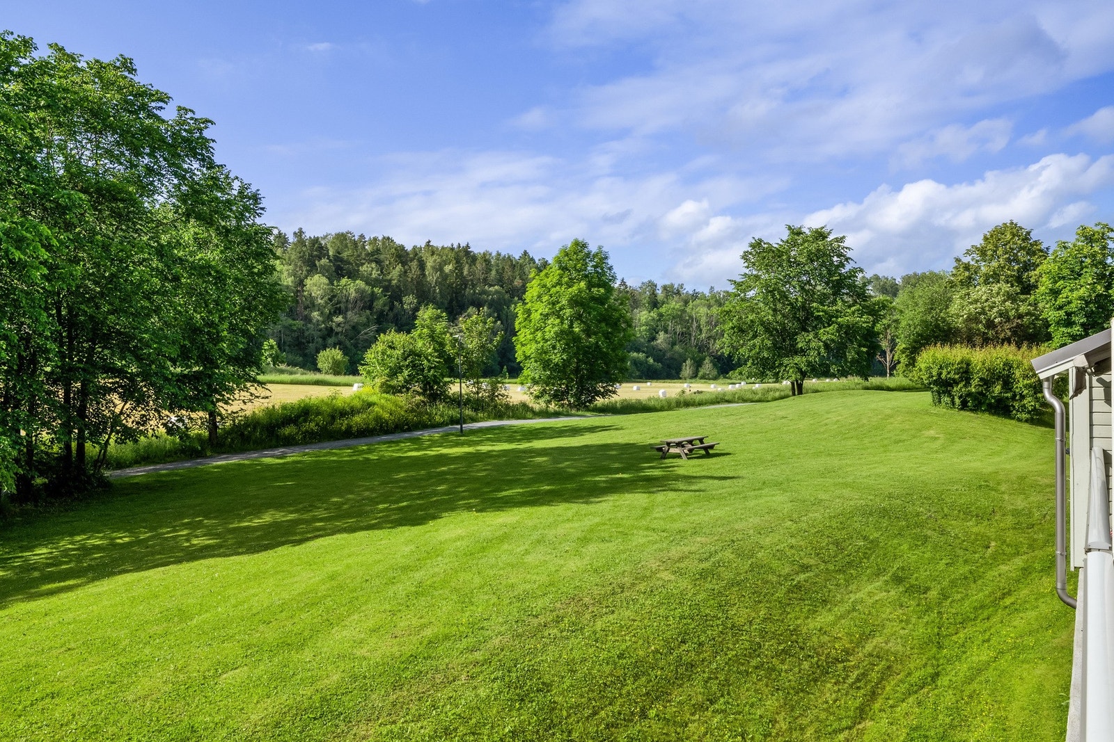 Nydelig utsikt fra terrassen. Galleribilde