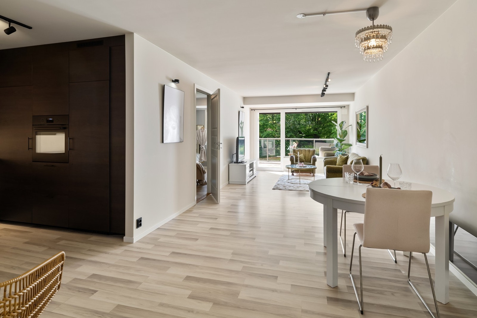 Åpen og praktisk kjøkkenløsning. Galleribilde