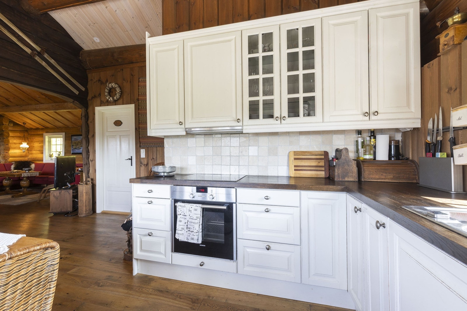 Takhøyden går igjen på kjøkkenet Galleribilde