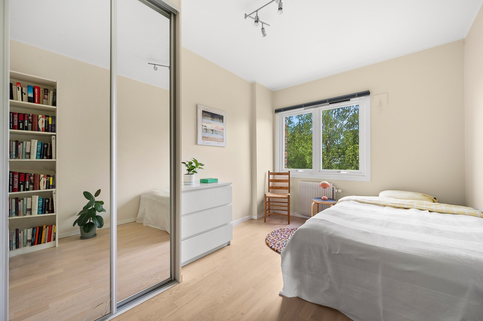 Soverom 2 er også av god størrelse og passer ypperlig som barnerom, gjesterom eller kontor. Galleribilde