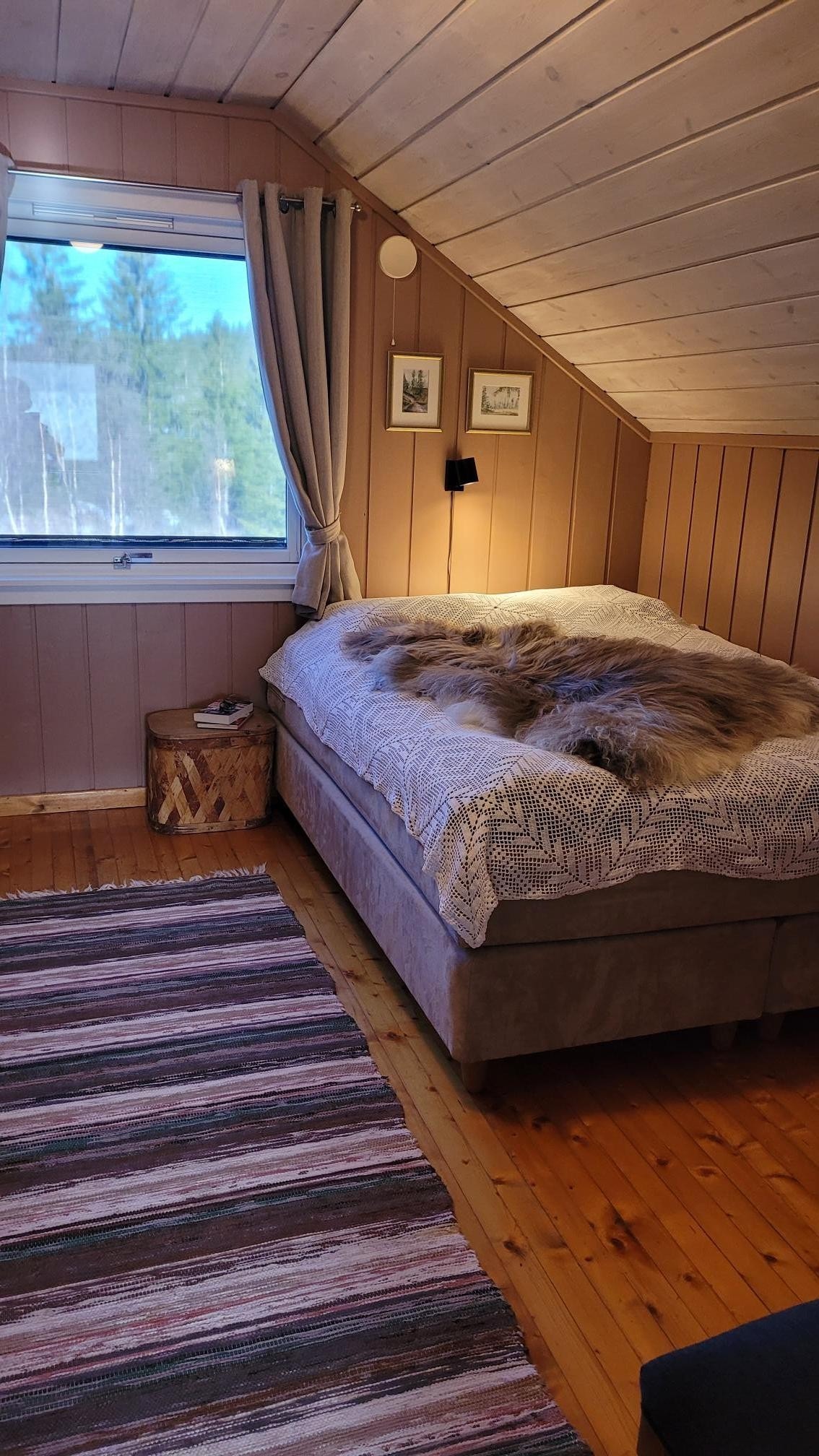 Soverom nylig oppgradert med nymalte vegger. Privat bilde. Galleribilde