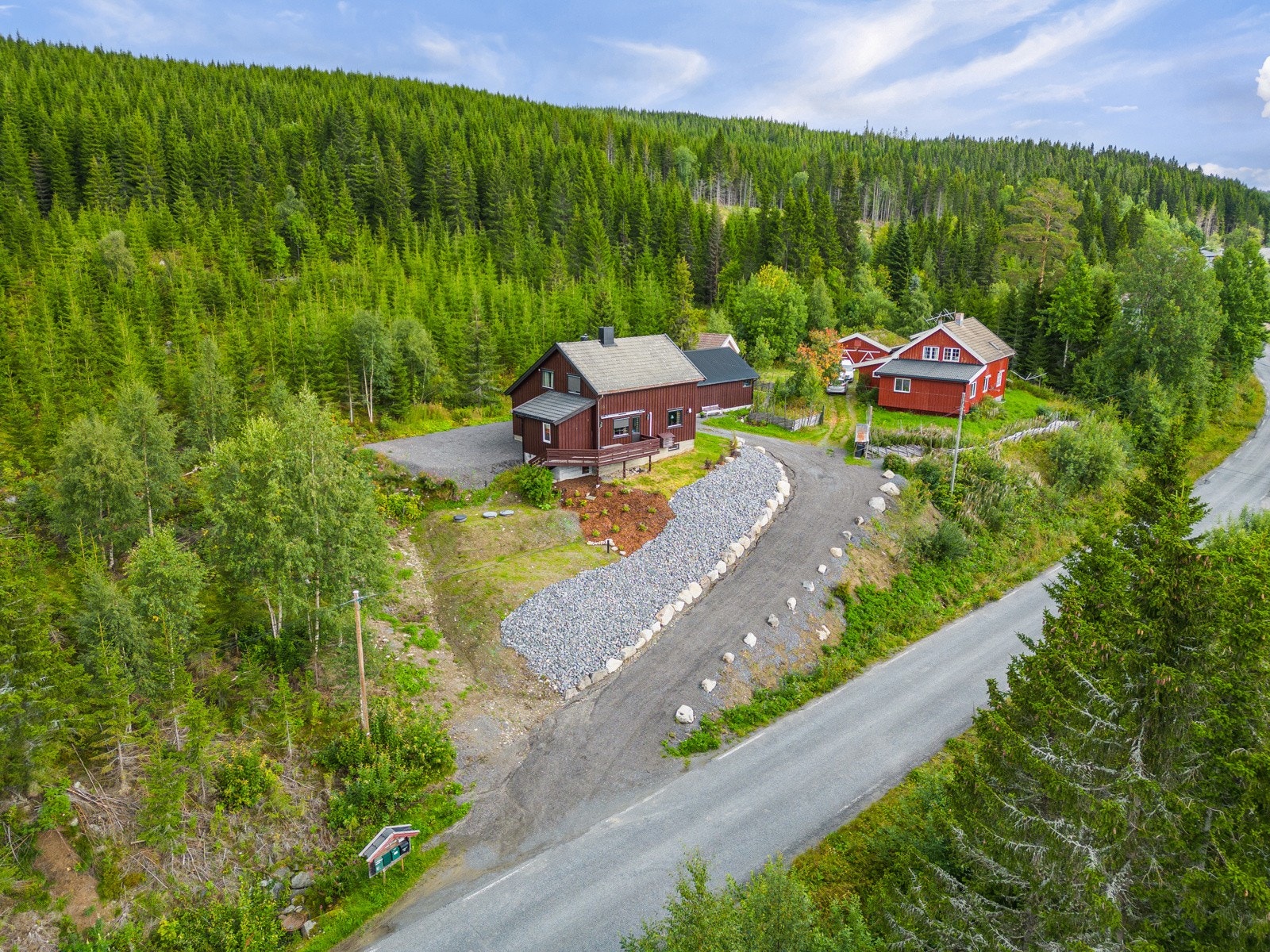 Adkomst til eiendommen fra Nordmessenvegen. Galleribilde